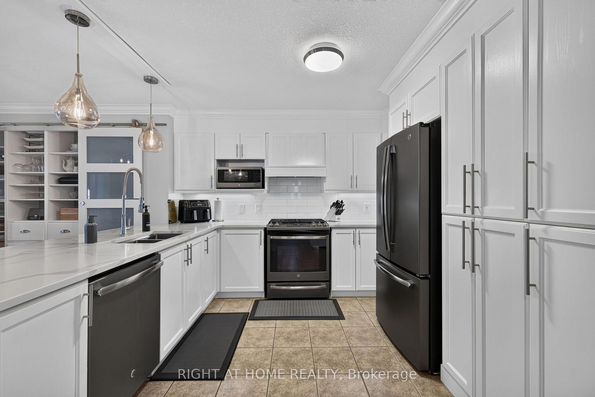 Photo 9 of 1032 Byronmanor Road, London, South K — HOMEH