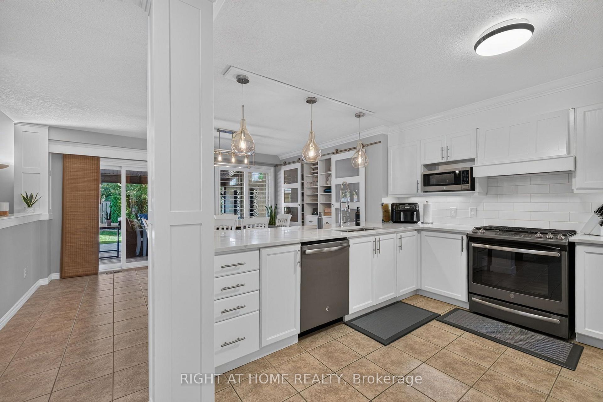 Photo 10 of 1032 Byronmanor Road, London, South K — HOMEH
