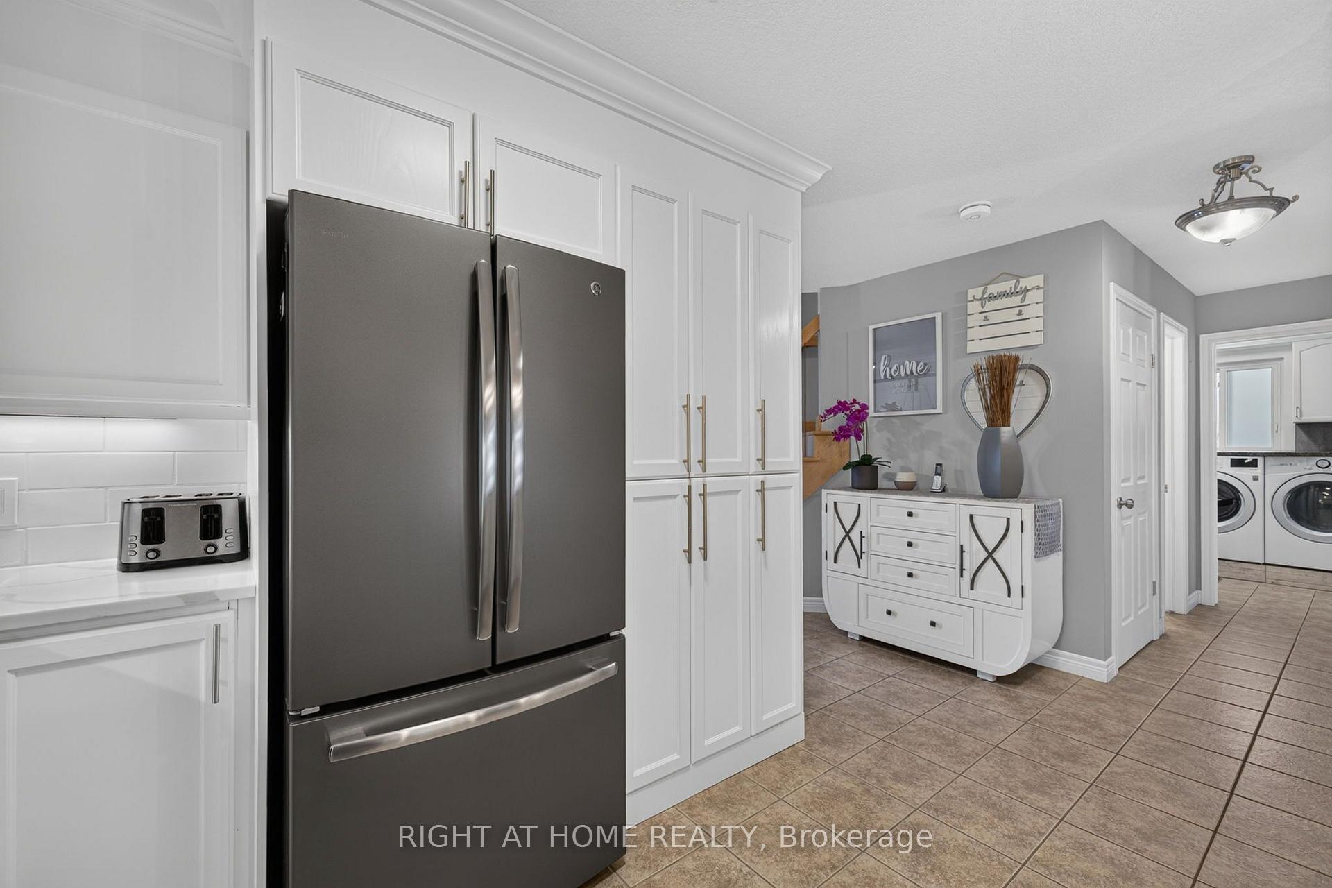 Photo 11 of 1032 Byronmanor Road, London, South K — HOMEH