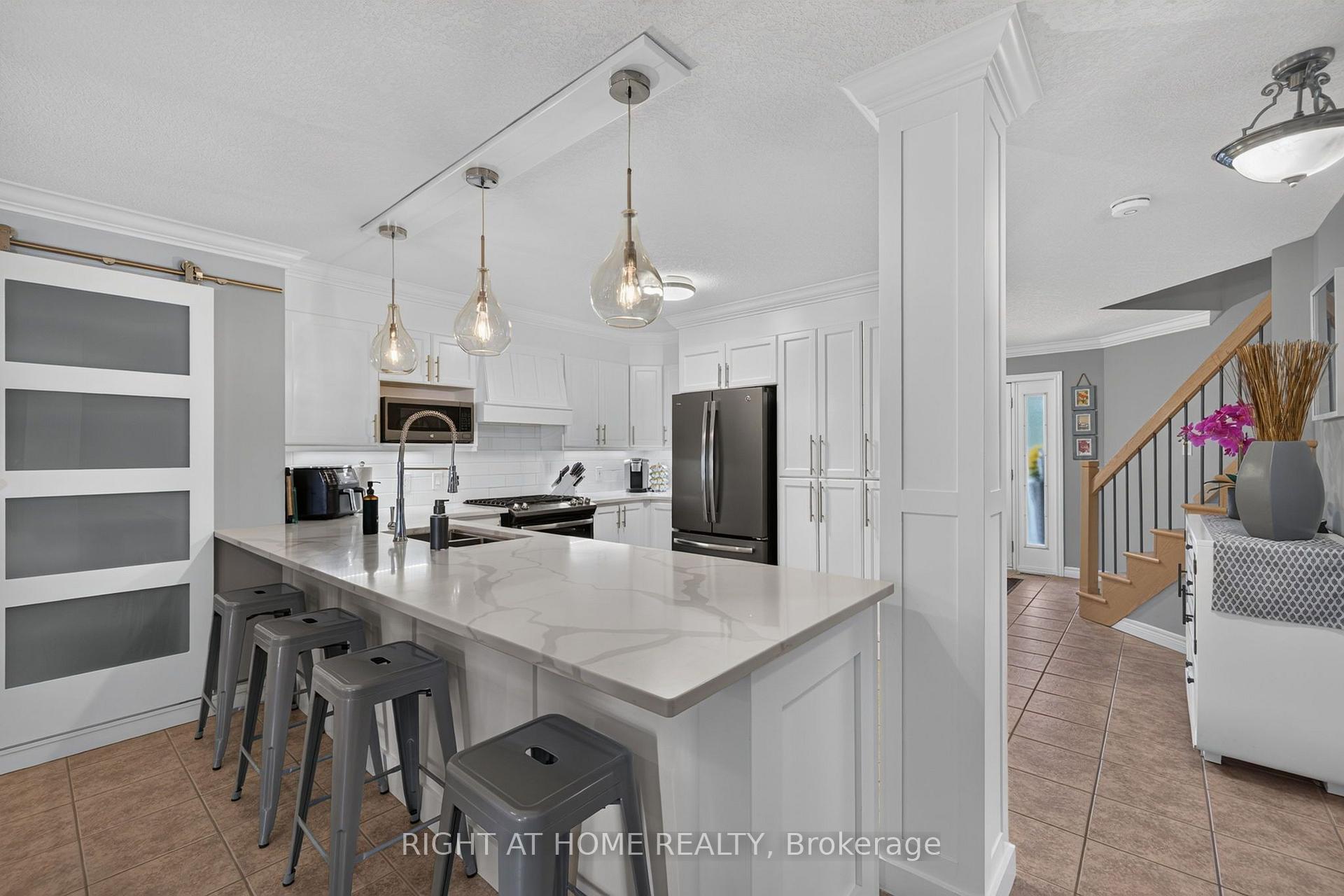 Photo 14 of 1032 Byronmanor Road, London, South K — HOMEH