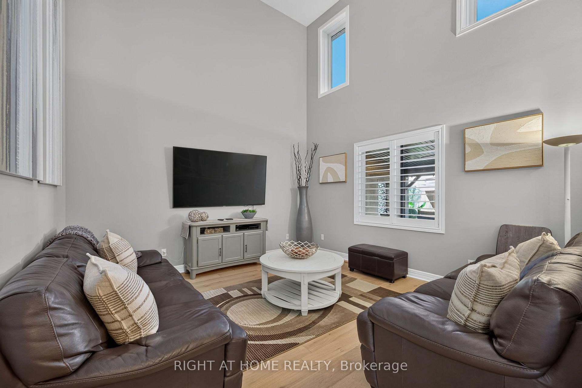 Photo 17 of 1032 Byronmanor Road, London, South K — HOMEH