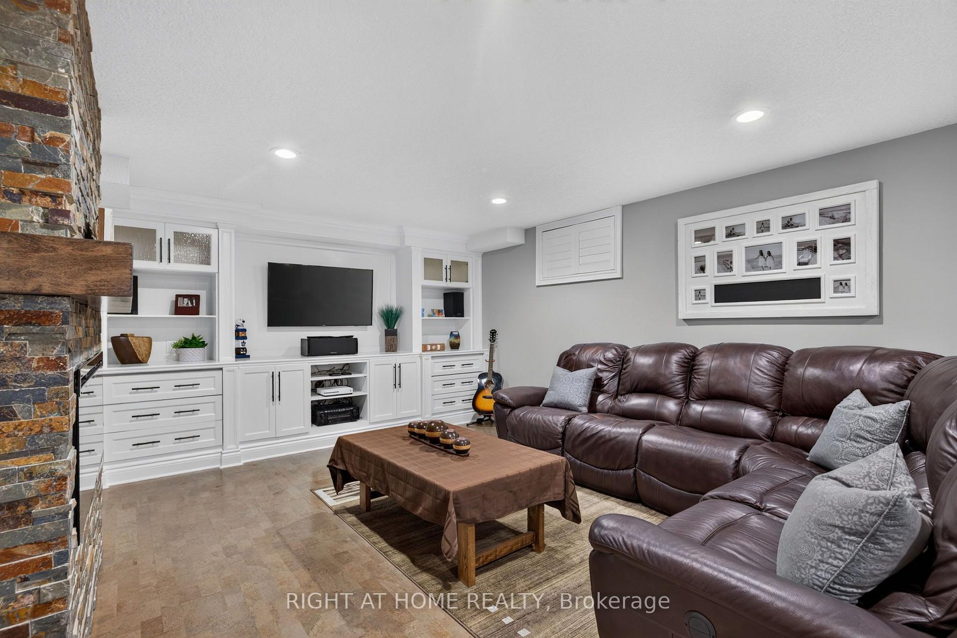 Photo 35 of 1032 Byronmanor Road, London, South K — HOMEH