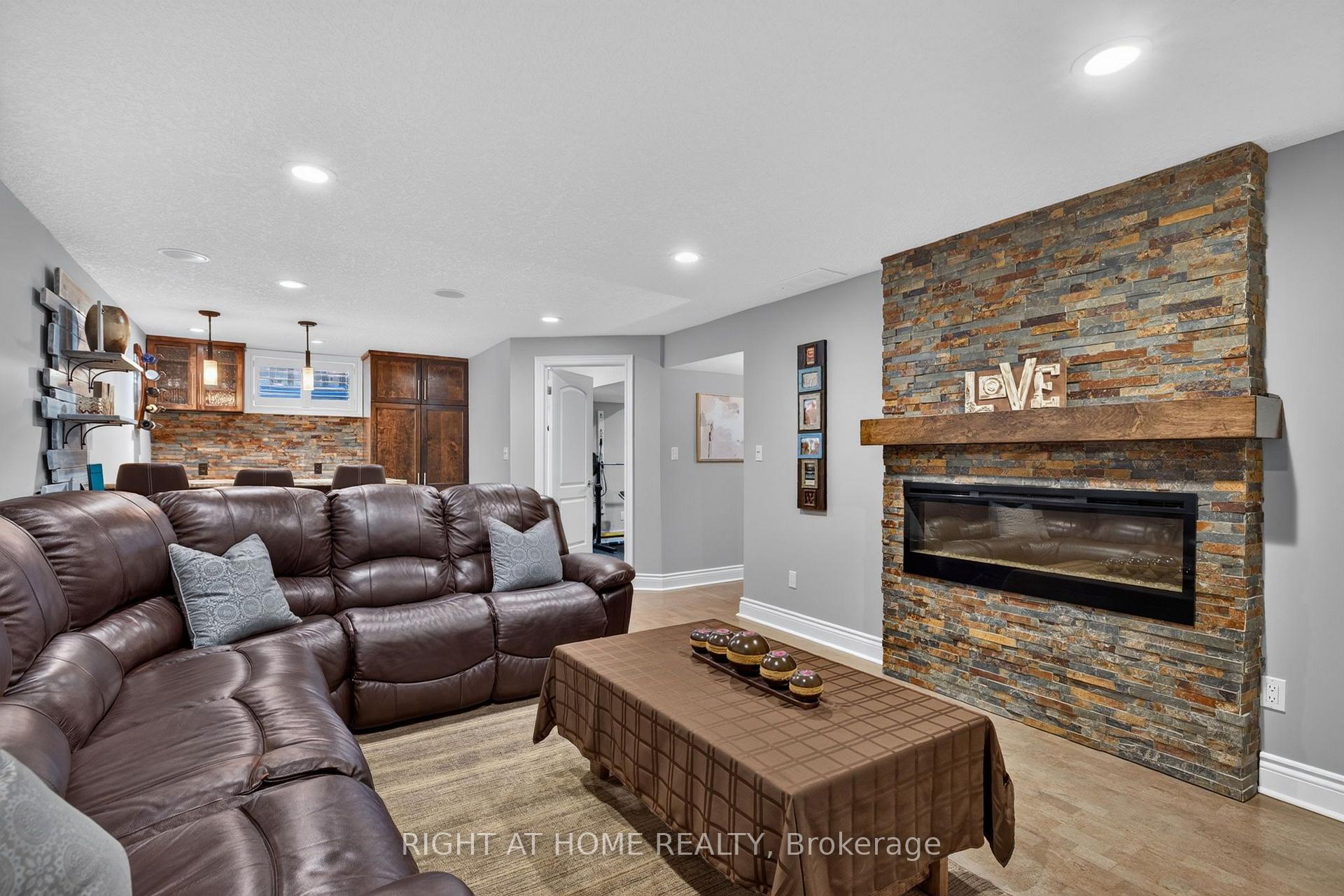 Photo 36 of 1032 Byronmanor Road, London, South K — HOMEH