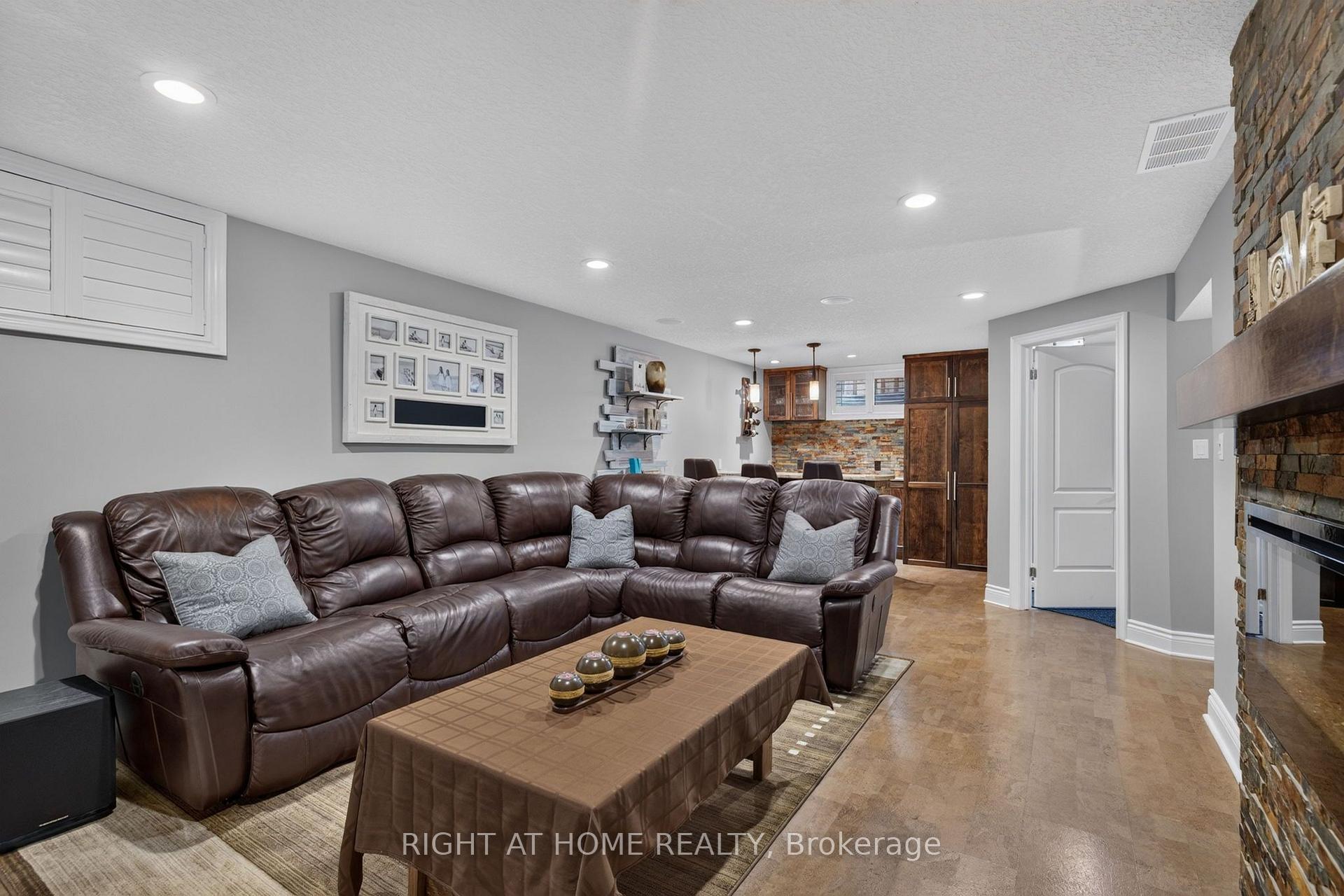 Photo 37 of 1032 Byronmanor Road, London, South K — HOMEH