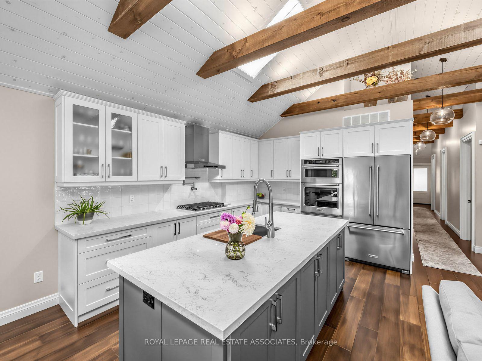 Photo 3 of 41 Ringley Avenue, Etobicoke, Stonegate-Queensway — HOMEH