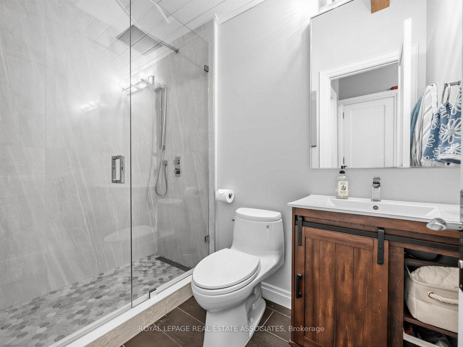 Photo 23 of 41 Ringley Avenue, Etobicoke, Stonegate-Queensway — HOMEH
