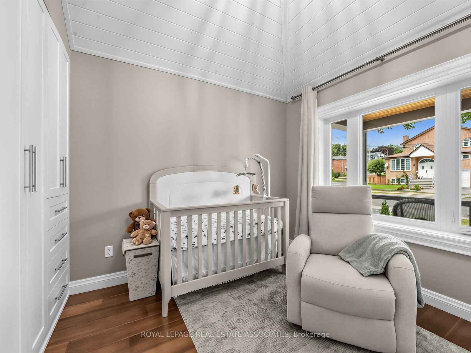 Photo 24 of 41 Ringley Avenue, Etobicoke, Stonegate-Queensway — HOMEH