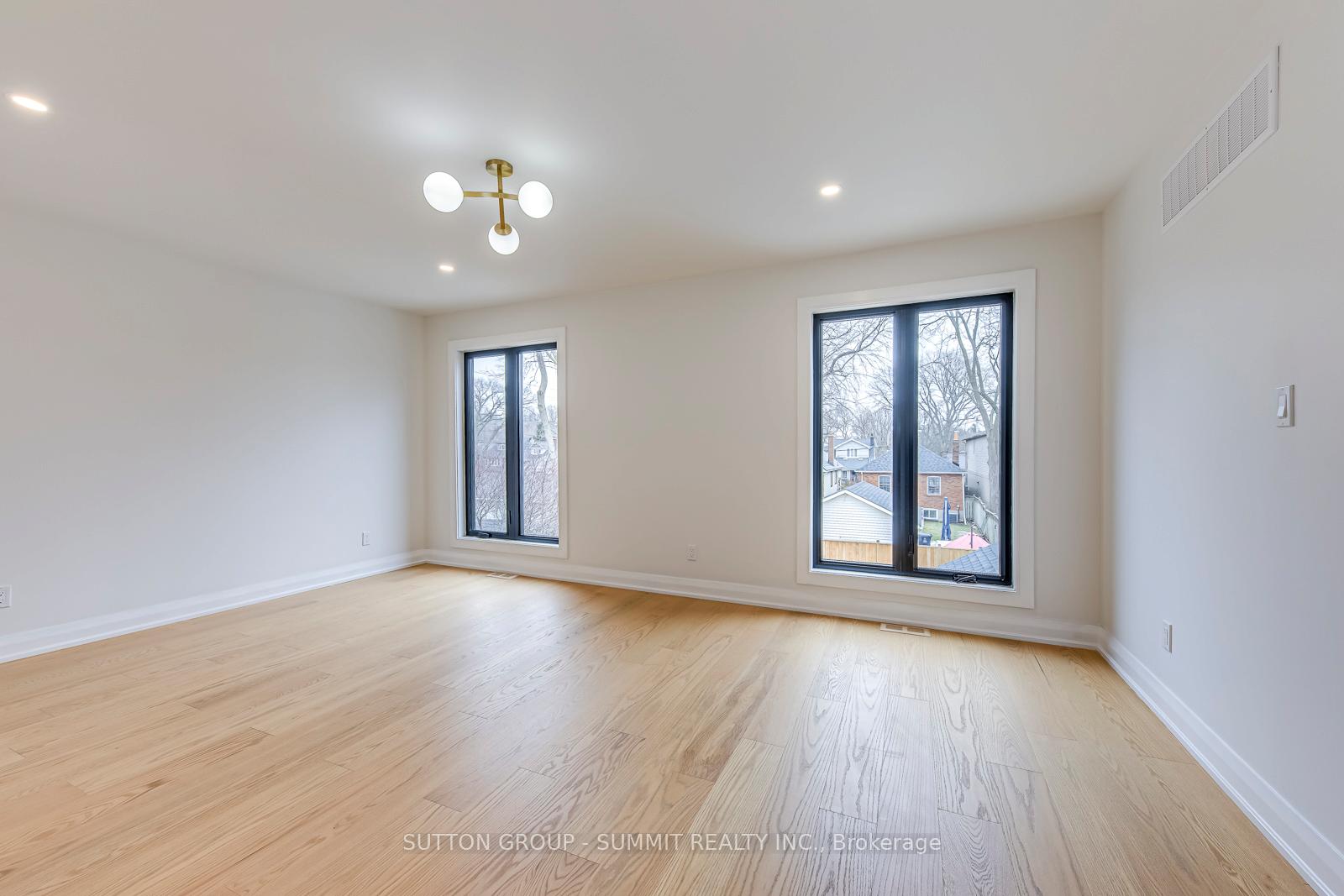 Photo 16 of 103 Kalmar Avenue, Scarborough, Birchcliffe-Cliffside — HOMEH