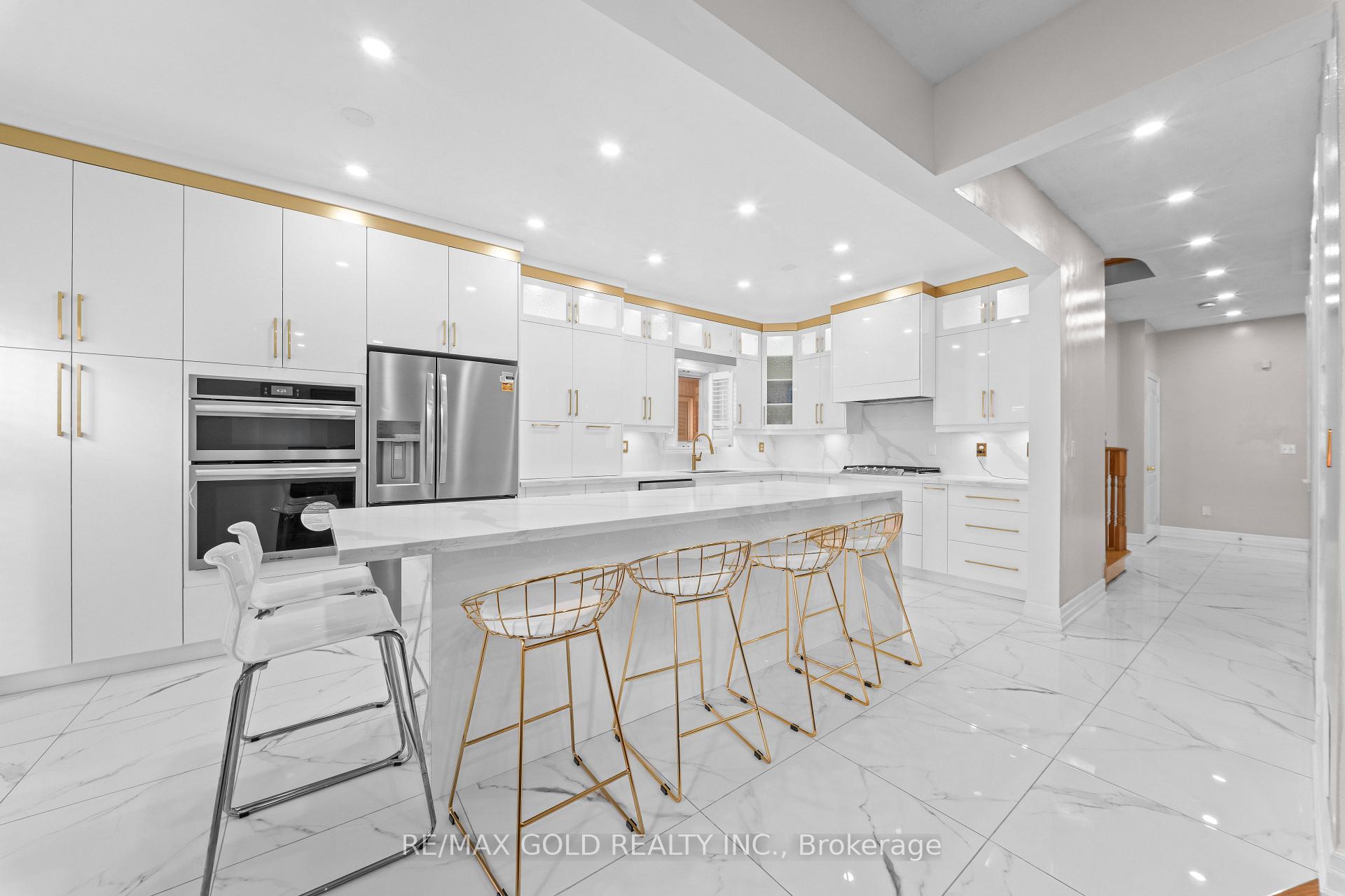 Photo 2 of 19 Attview Crescent, Brampton, Bram East — HOMEH