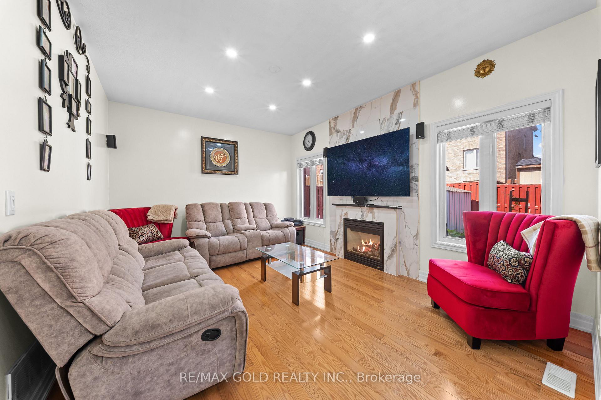 Photo 10 of 19 Attview Crescent, Brampton, Bram East — HOMEH