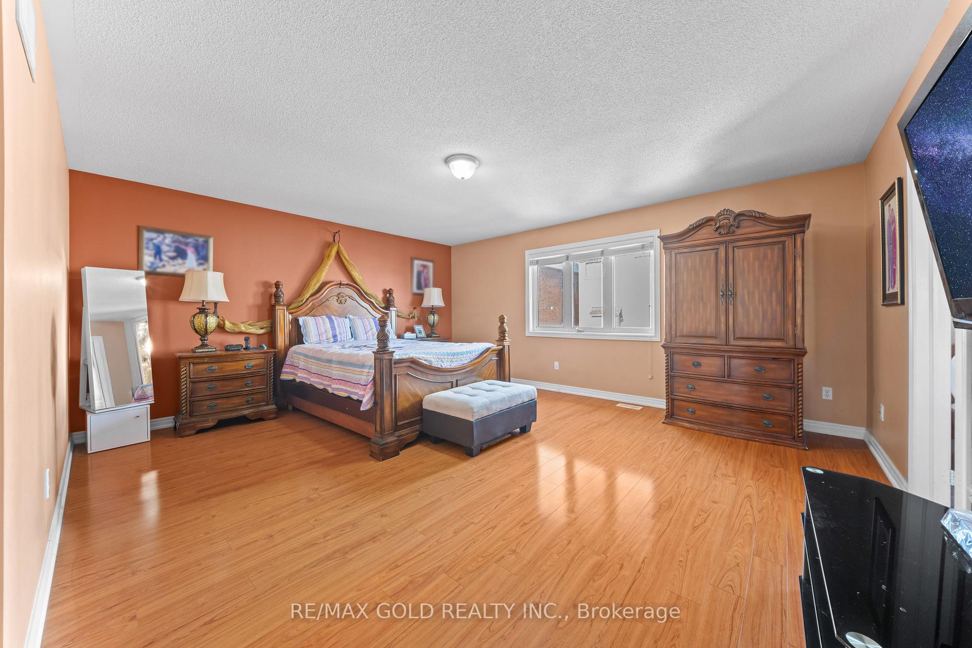 Photo 13 of 19 Attview Crescent, Brampton, Bram East — HOMEH