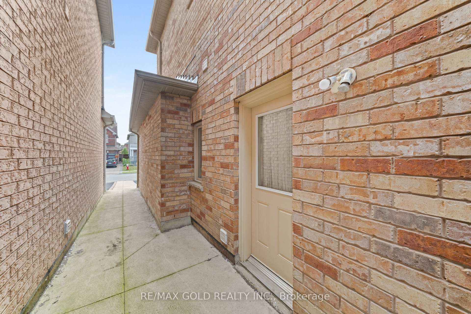 Photo 21 of 19 Attview Crescent, Brampton, Bram East — HOMEH