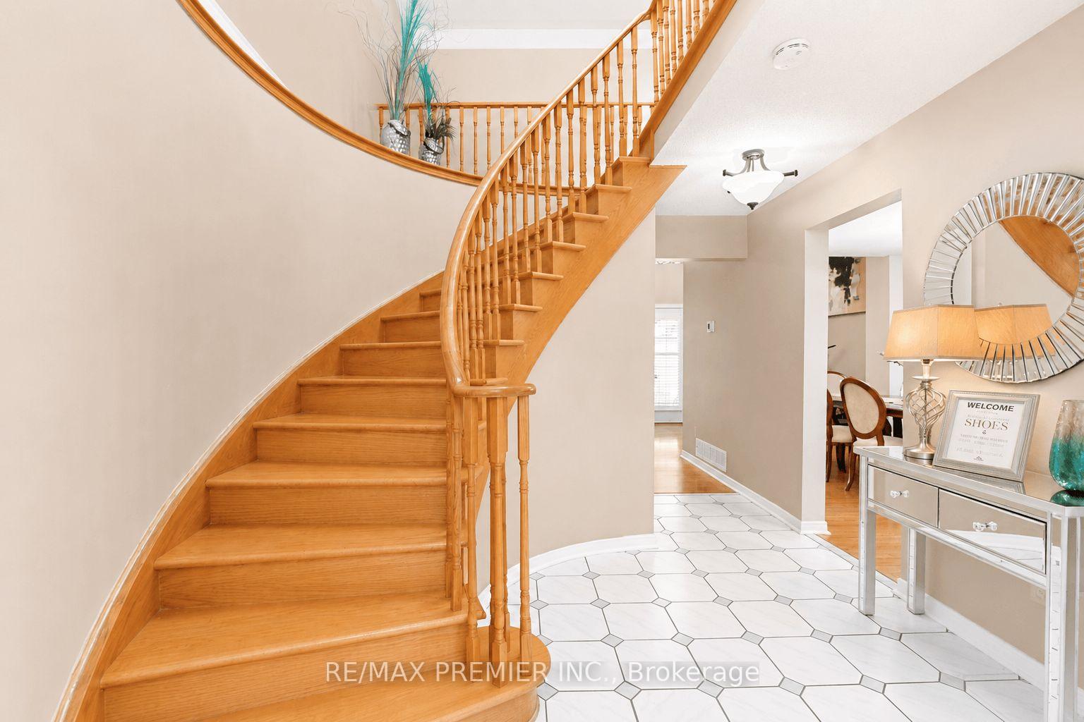Photo 5 of 55 Deerpark Crescent, Brampton, Brampton West — HOMEH