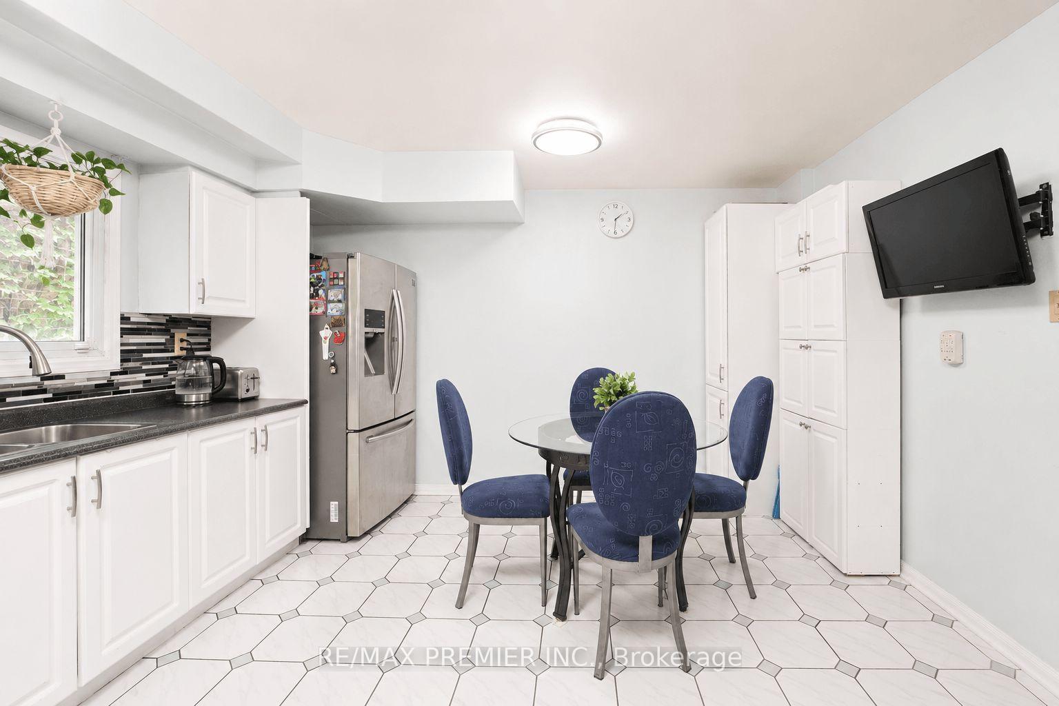 Photo 8 of 55 Deerpark Crescent, Brampton, Brampton West — HOMEH