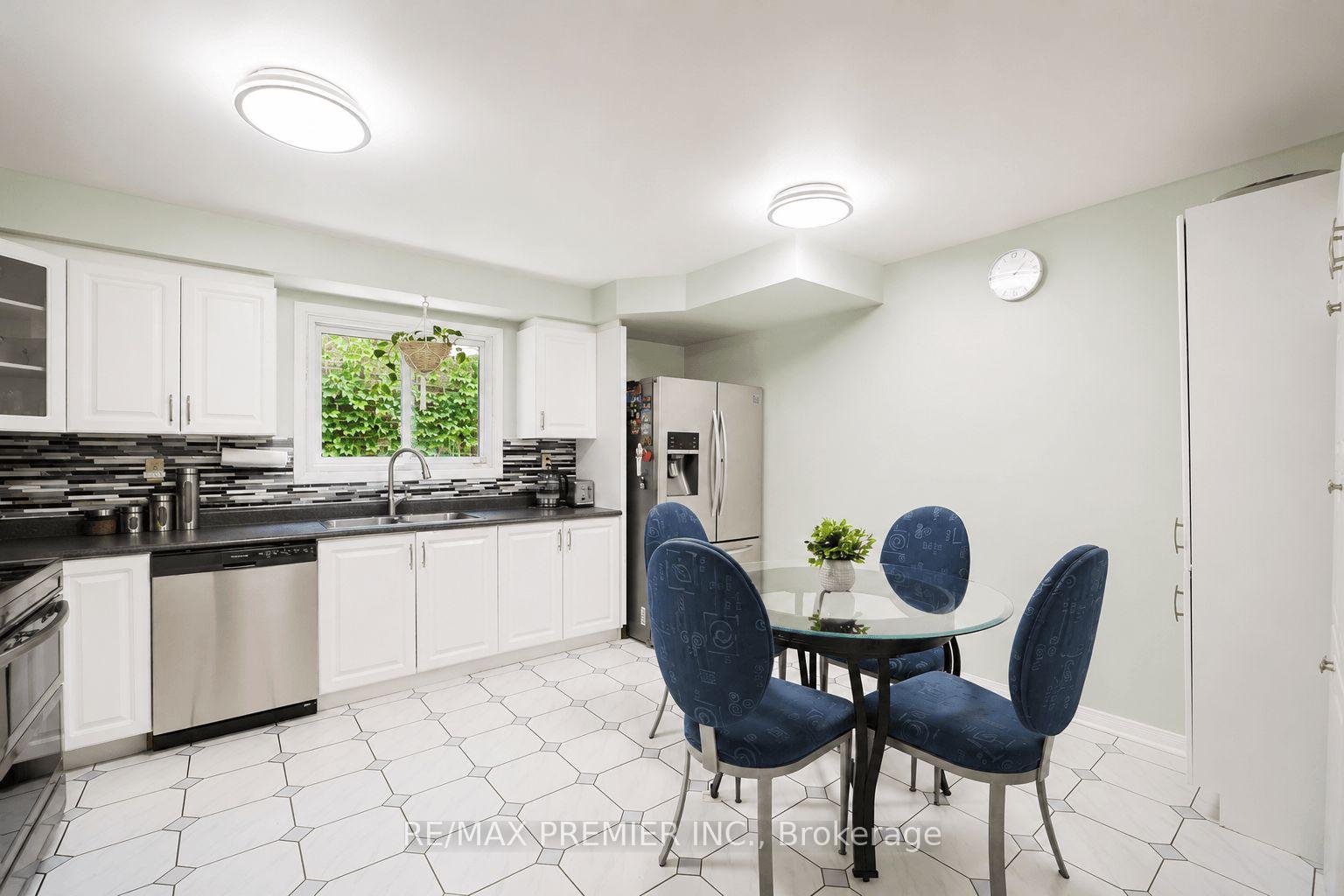 Photo 10 of 55 Deerpark Crescent, Brampton, Brampton West — HOMEH