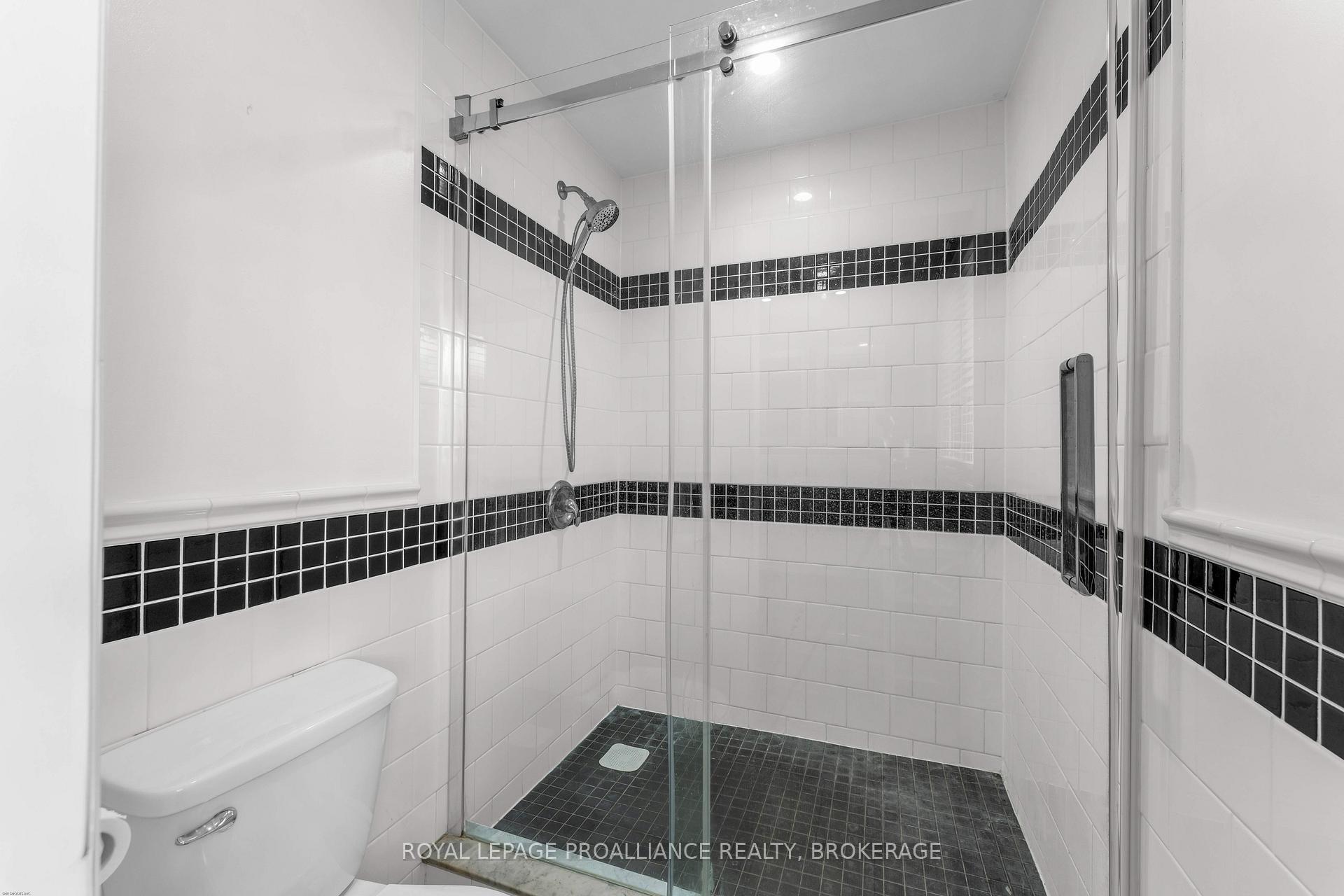 Photo 27 of 1901 Sydenham Road, Kingston, City North of 401 — HOMEH