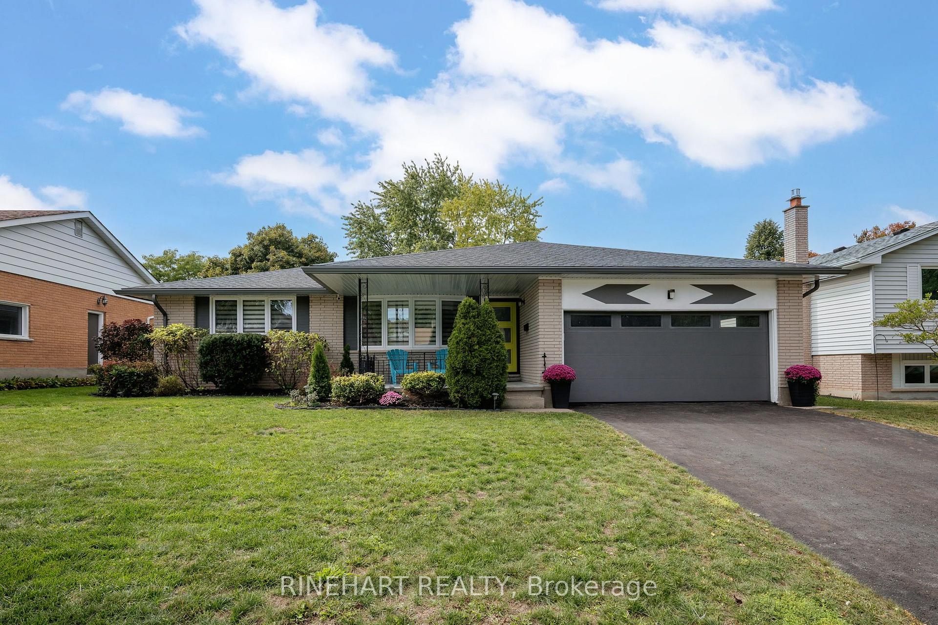 Front of 17 Applewood Lane