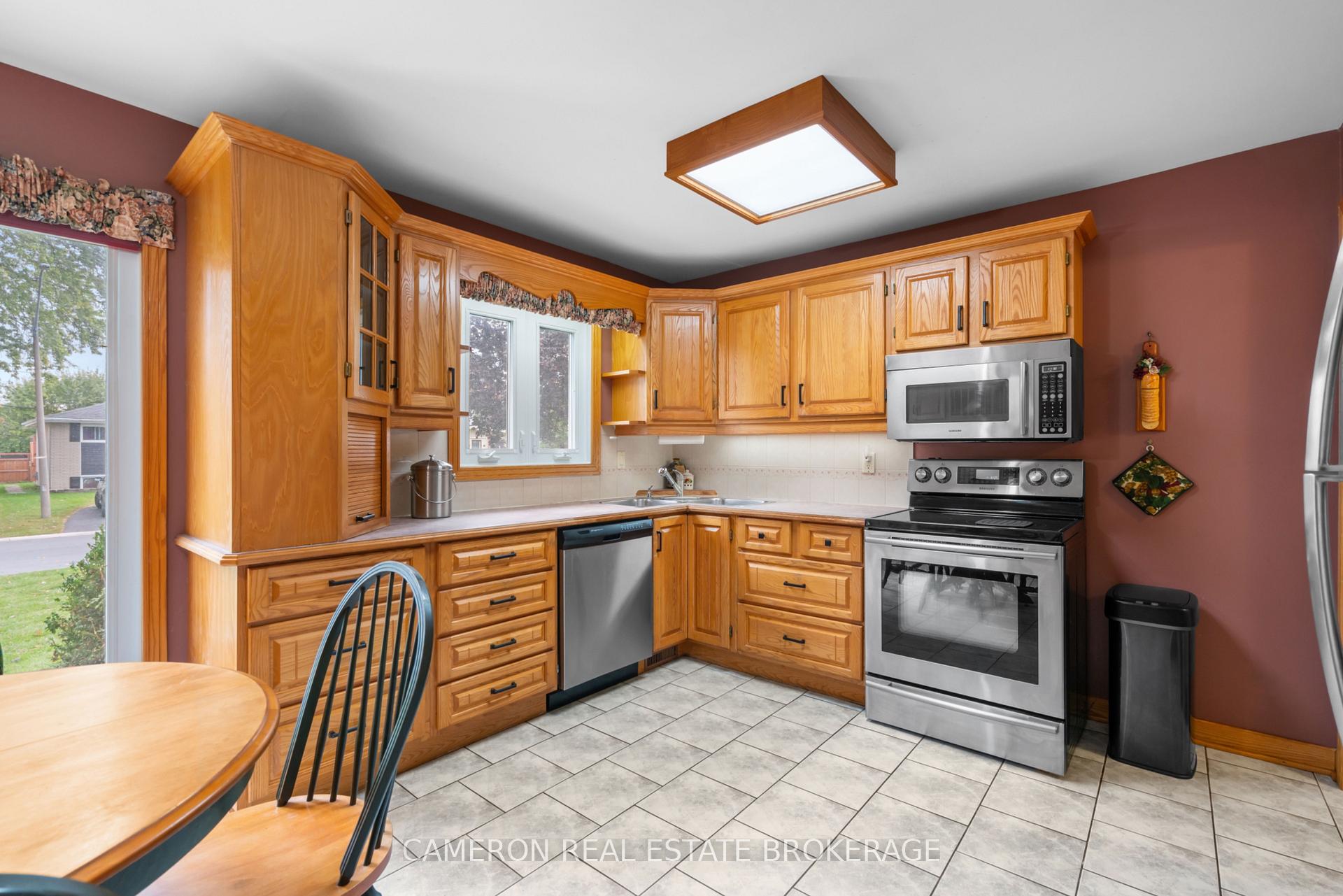 Photo 4 of 421 Beach Avenue, Cornwall, Cornwall — HOMEH