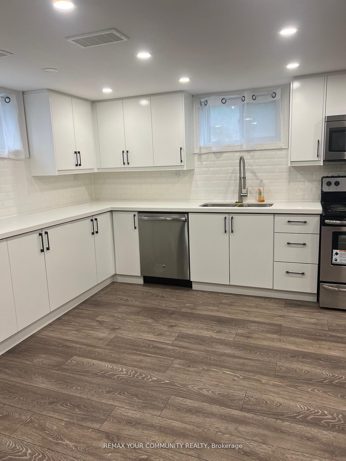 Photo 4 of 23 Irwin Avenue, Aurora, Aurora Village — HOMEH
