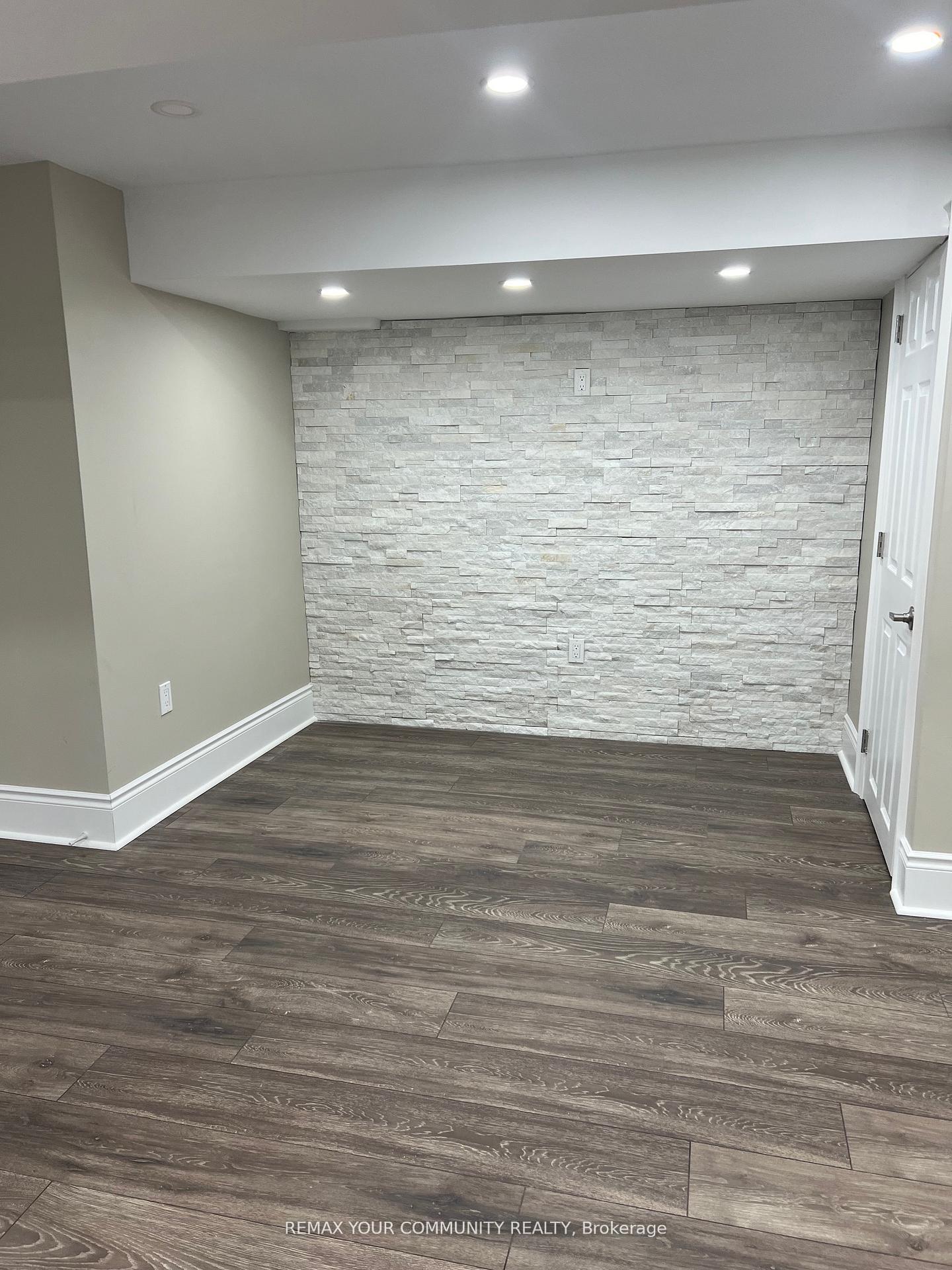 Photo 10 of 23 Irwin Avenue, Aurora, Aurora Village — HOMEH