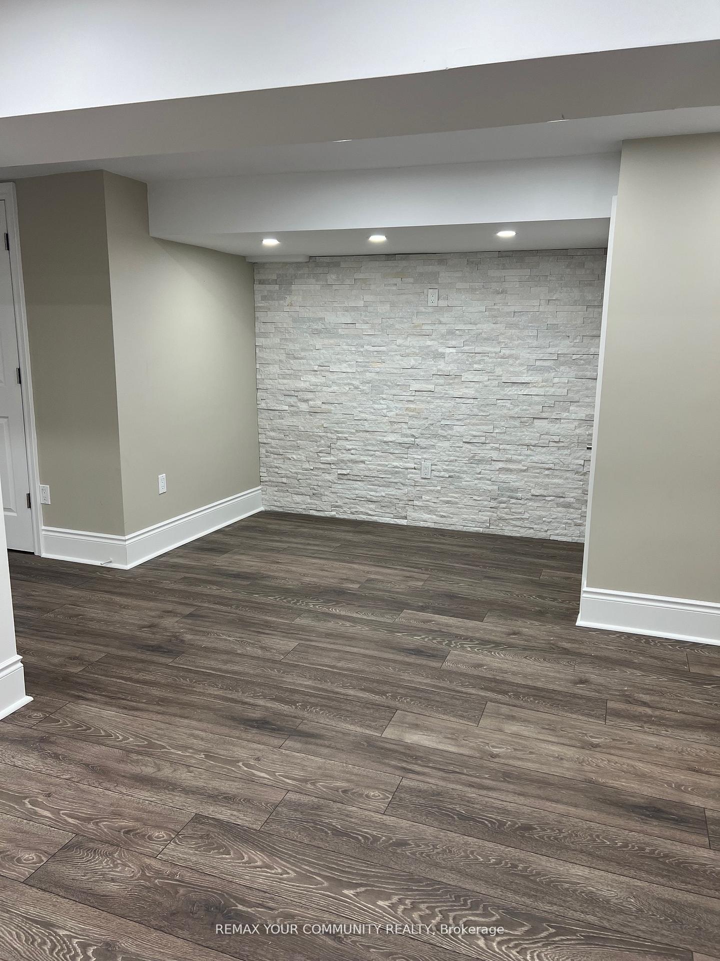 Photo 11 of 23 Irwin Avenue, Aurora, Aurora Village — HOMEH