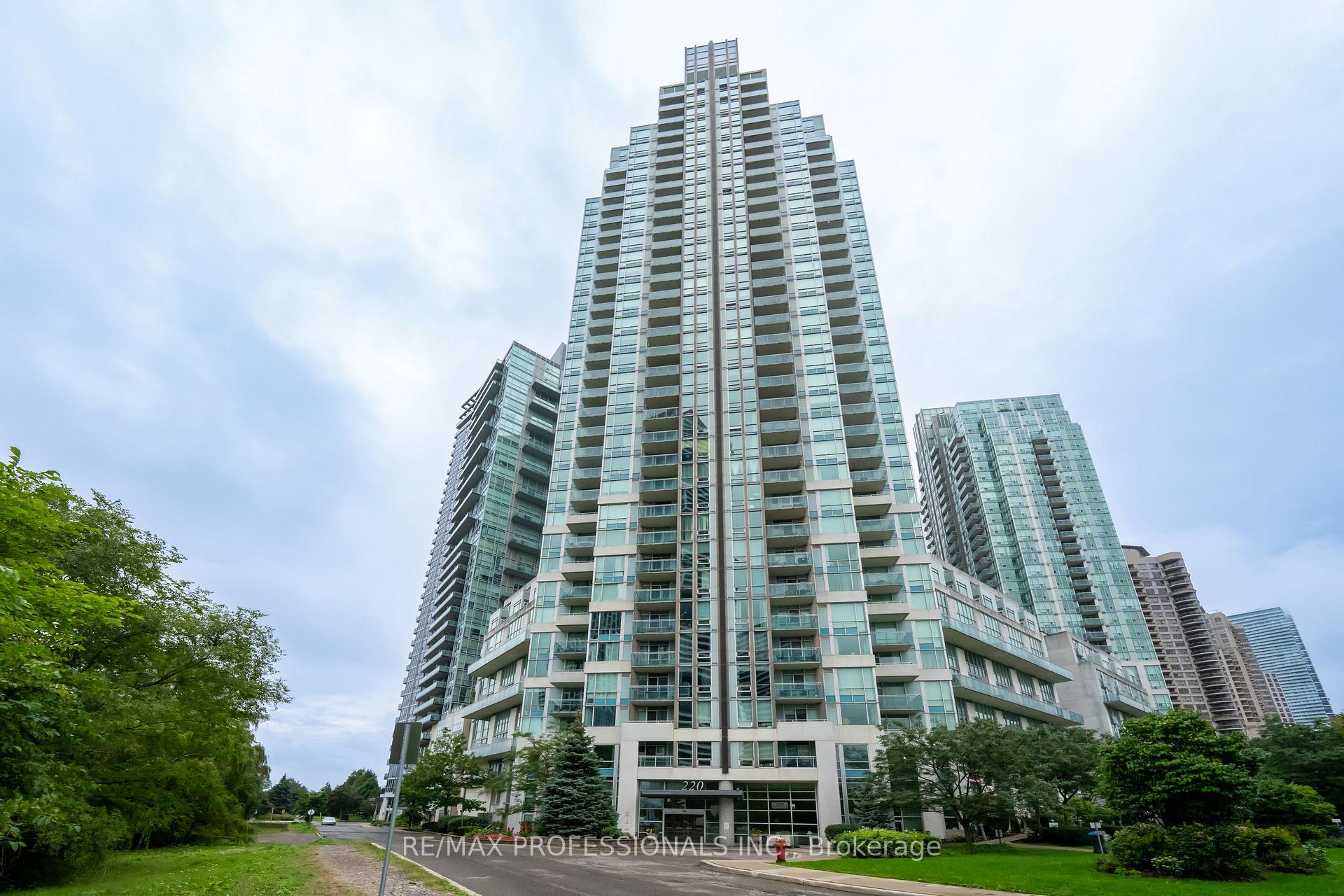 Front of Unit 2004, 220 Burnhamthorpe Road W