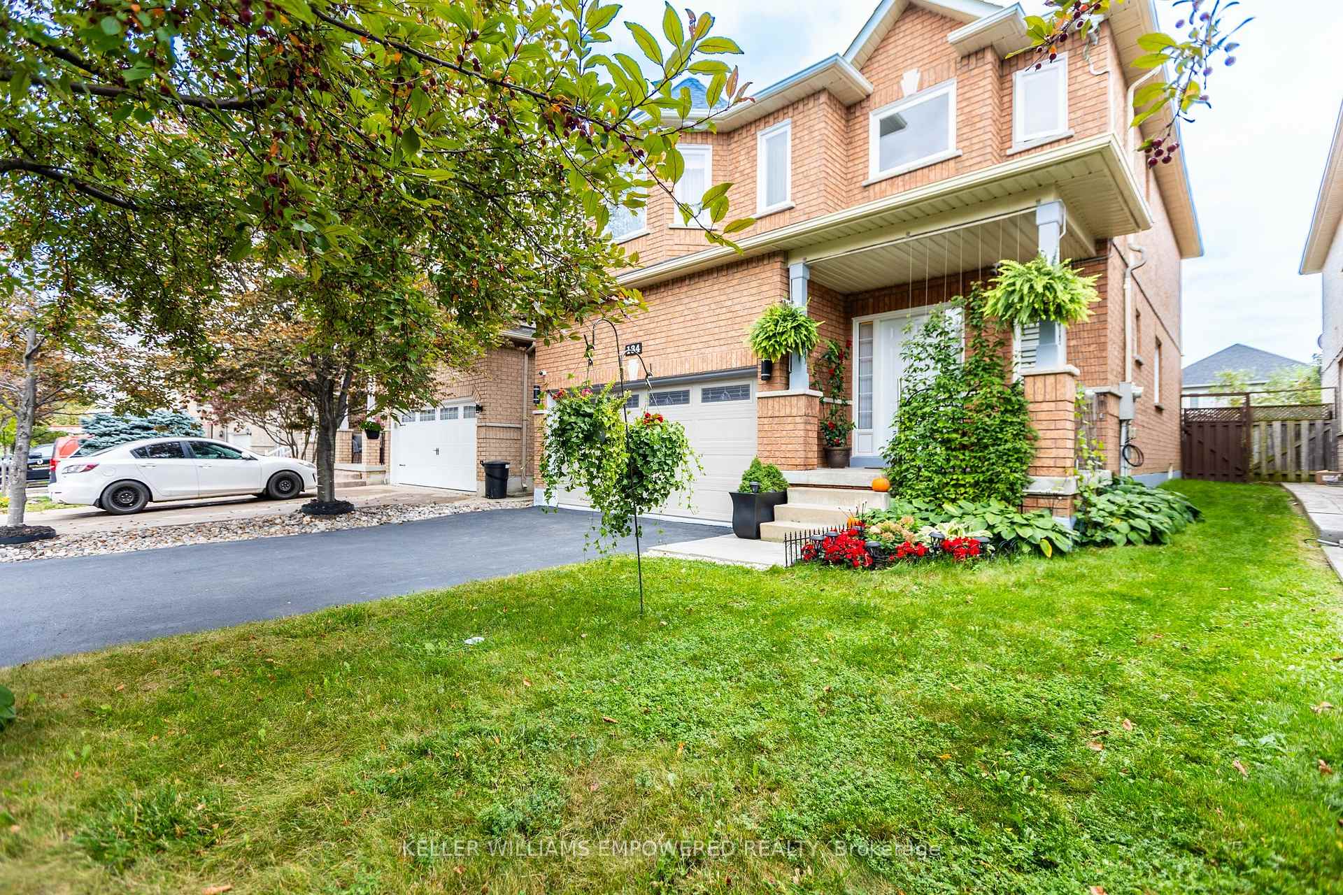 Photo 2 of 134 Queen Isabella Crescent, Vaughan, Vellore Village — HOMEH