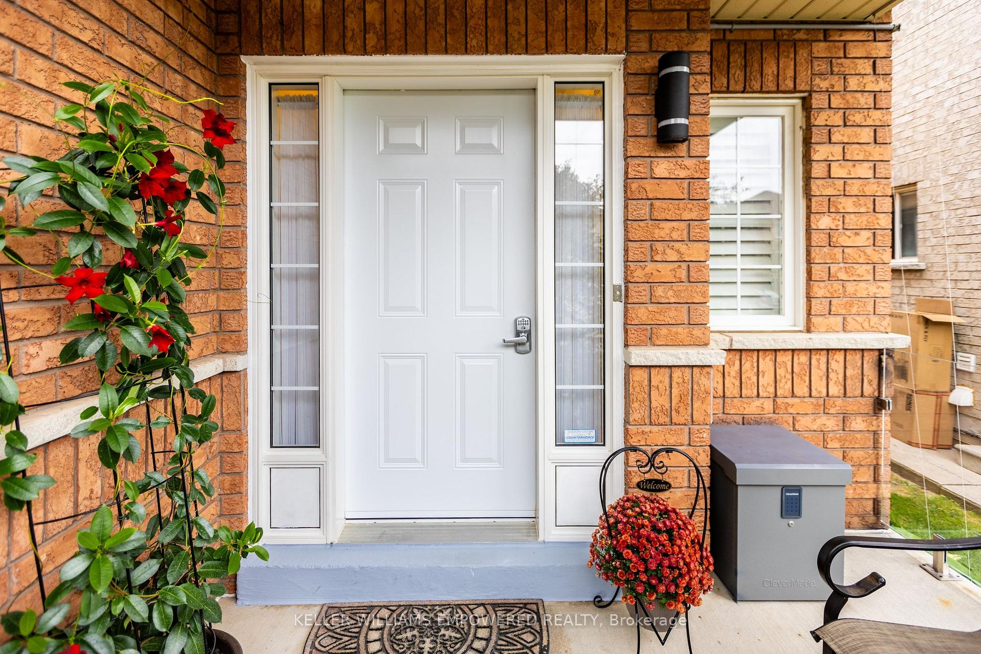 Photo 3 of 134 Queen Isabella Crescent, Vaughan, Vellore Village — HOMEH
