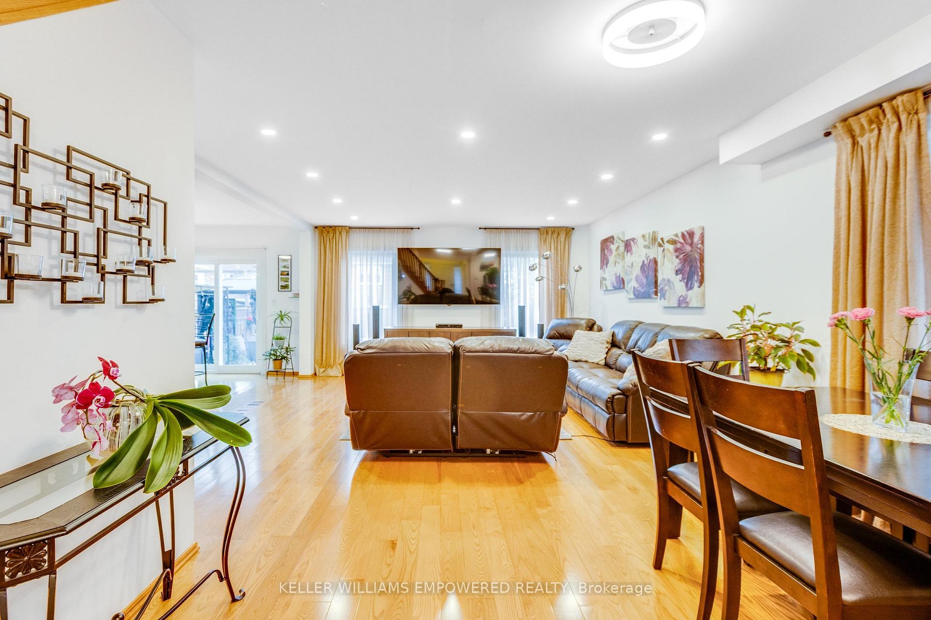 Photo 6 of 134 Queen Isabella Crescent, Vaughan, Vellore Village — HOMEH
