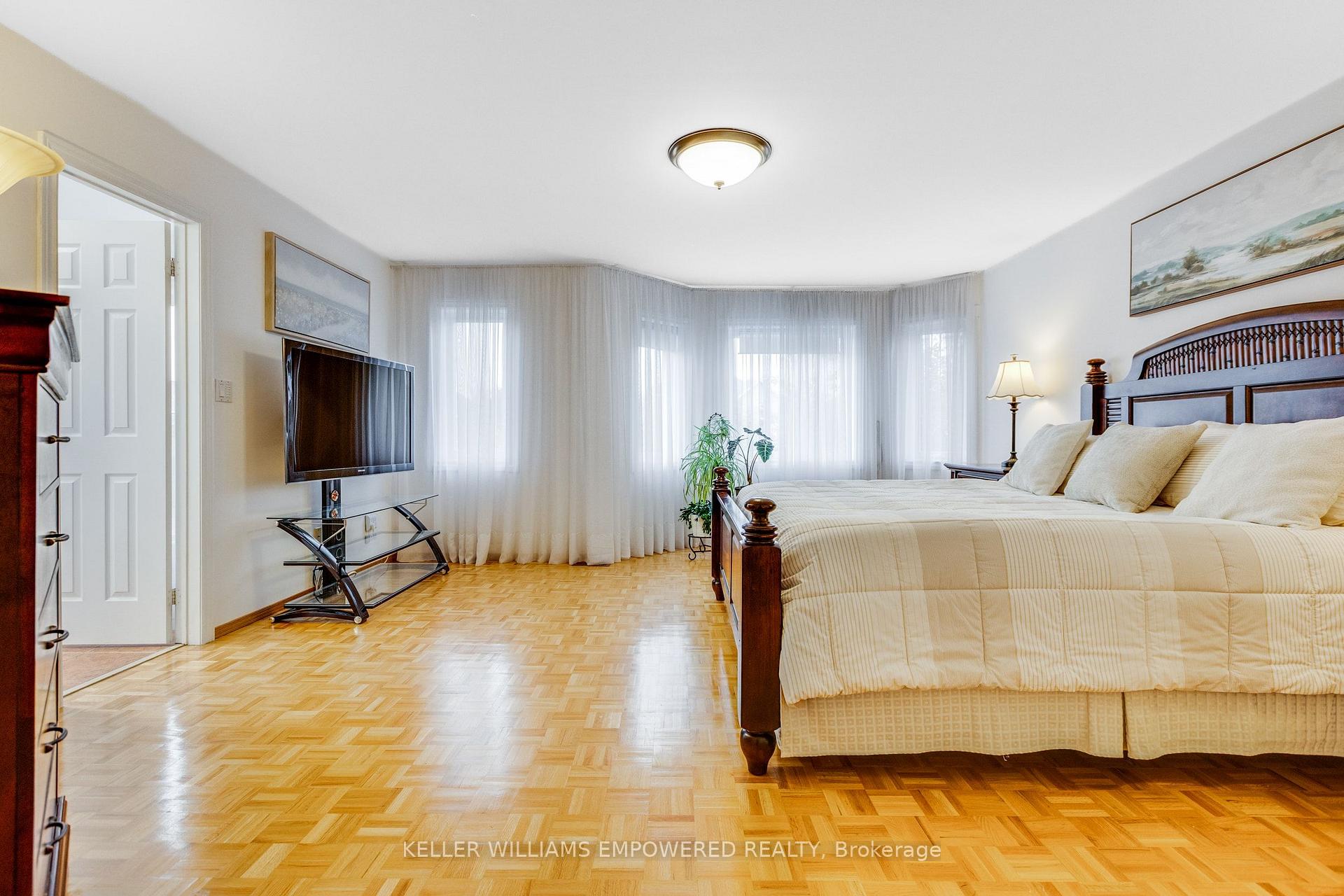 Photo 24 of 134 Queen Isabella Crescent, Vaughan, Vellore Village — HOMEH