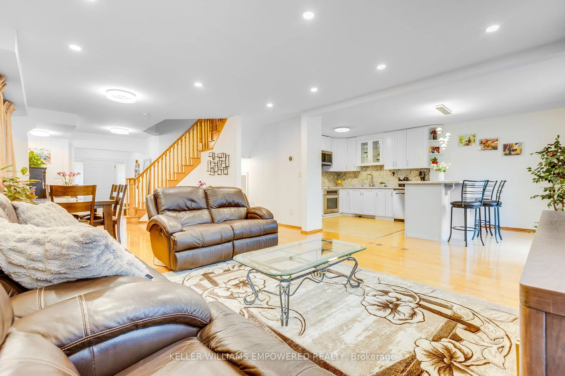 Photo 12 of 134 Queen Isabella Crescent, Vaughan, Vellore Village — HOMEH