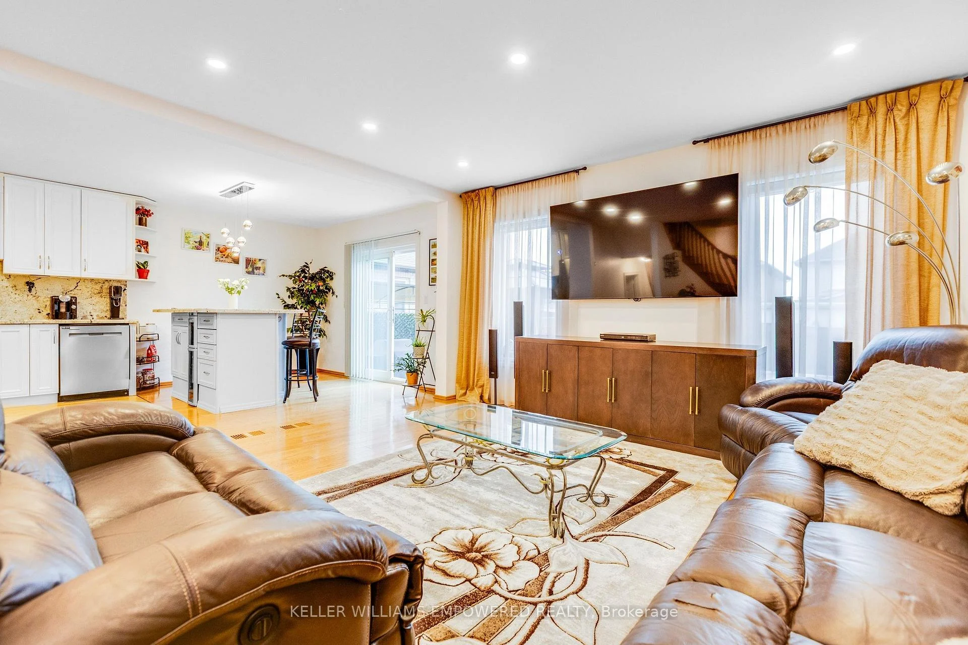 Photo 14 of 134 Queen Isabella Crescent, Vaughan, Vellore Village — HOMEH