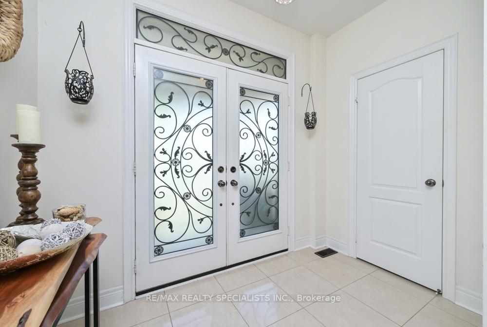 Photo 4 of 120 Rising Hill Ridge, Brampton, Bram West — HOMEH