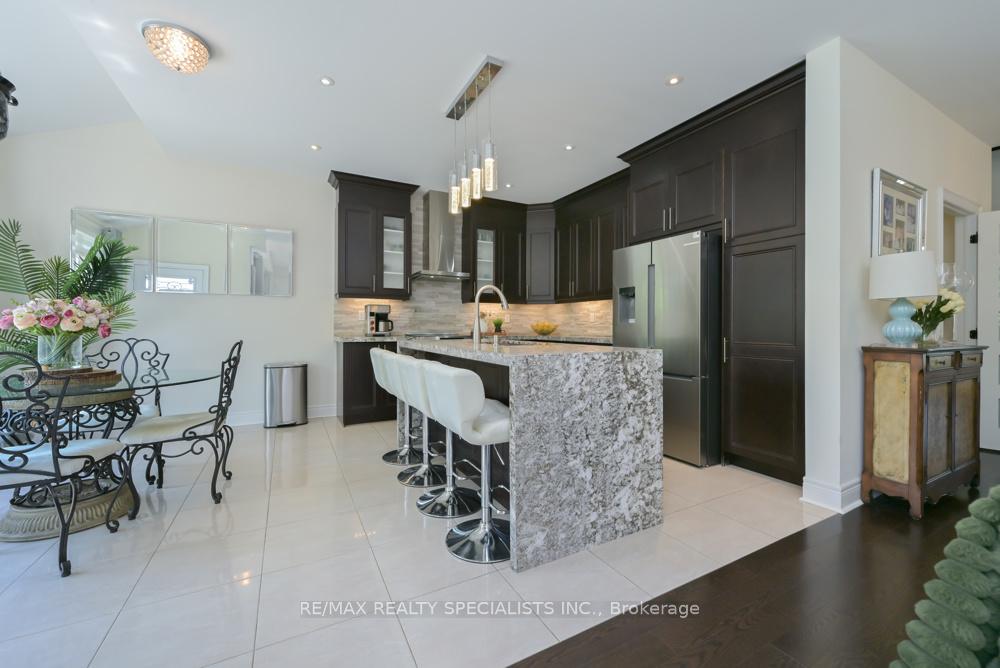 Photo 5 of 120 Rising Hill Ridge, Brampton, Bram West — HOMEH
