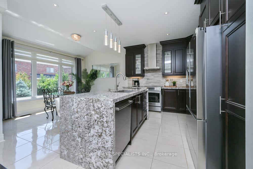 Photo 6 of 120 Rising Hill Ridge, Brampton, Bram West — HOMEH