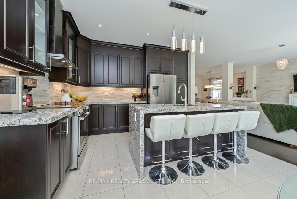 Photo 7 of 120 Rising Hill Ridge, Brampton, Bram West — HOMEH