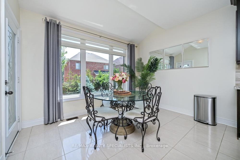 Photo 8 of 120 Rising Hill Ridge, Brampton, Bram West — HOMEH