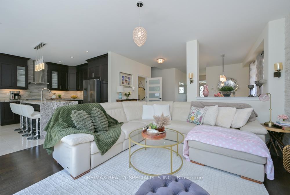 Photo 12 of 120 Rising Hill Ridge, Brampton, Bram West — HOMEH