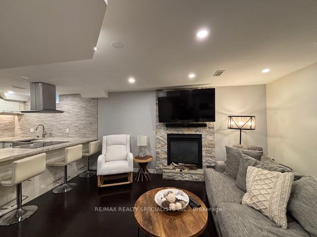 Photo 40 of 120 Rising Hill Ridge, Brampton, Bram West — HOMEH