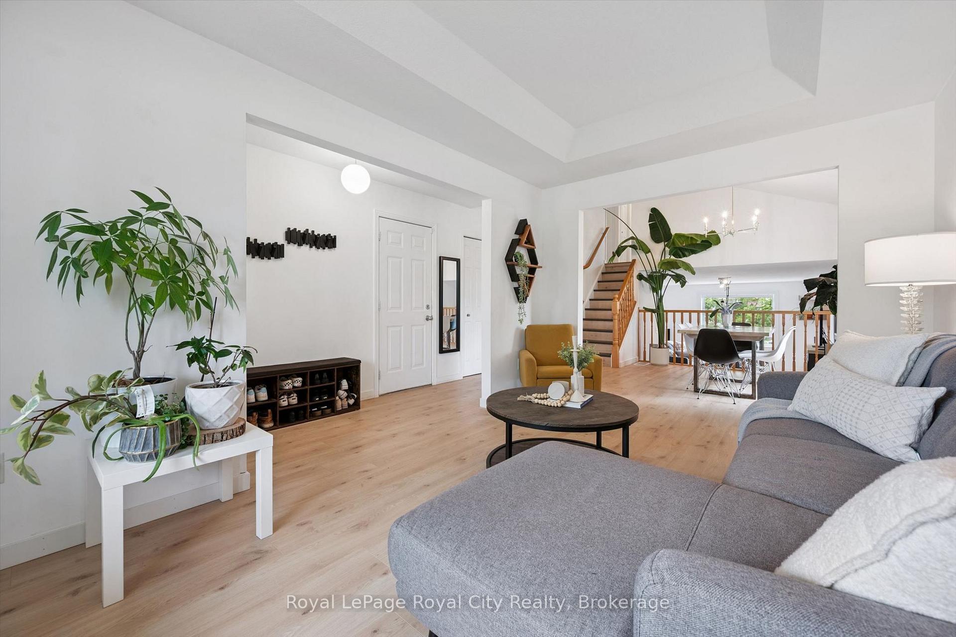 Photo 7 of 38 Borland Drive, Guelph, Clairfields/Hanlon Business Park — HOMEH