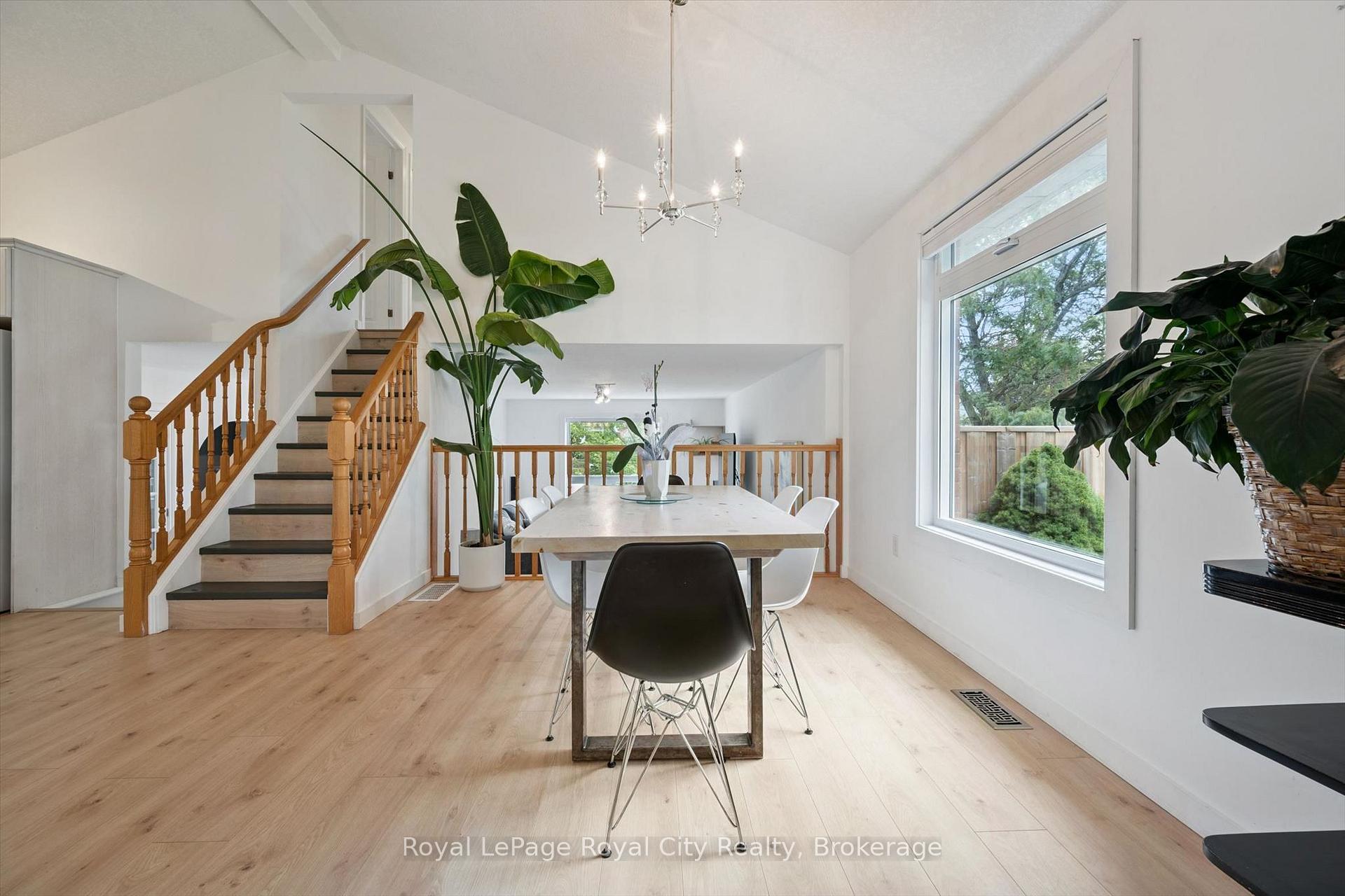Photo 8 of 38 Borland Drive, Guelph, Clairfields/Hanlon Business Park — HOMEH