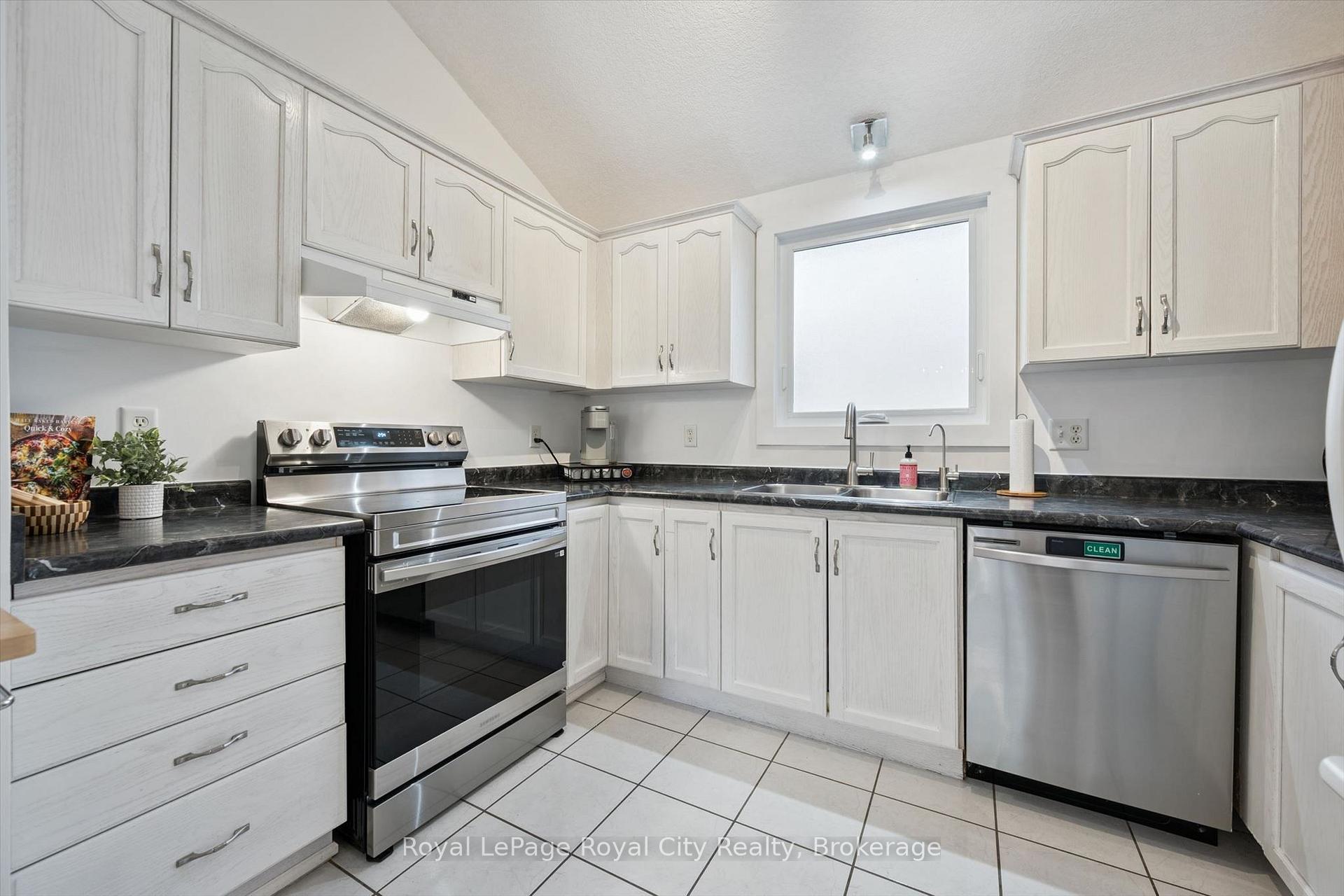 Photo 11 of 38 Borland Drive, Guelph, Clairfields/Hanlon Business Park — HOMEH