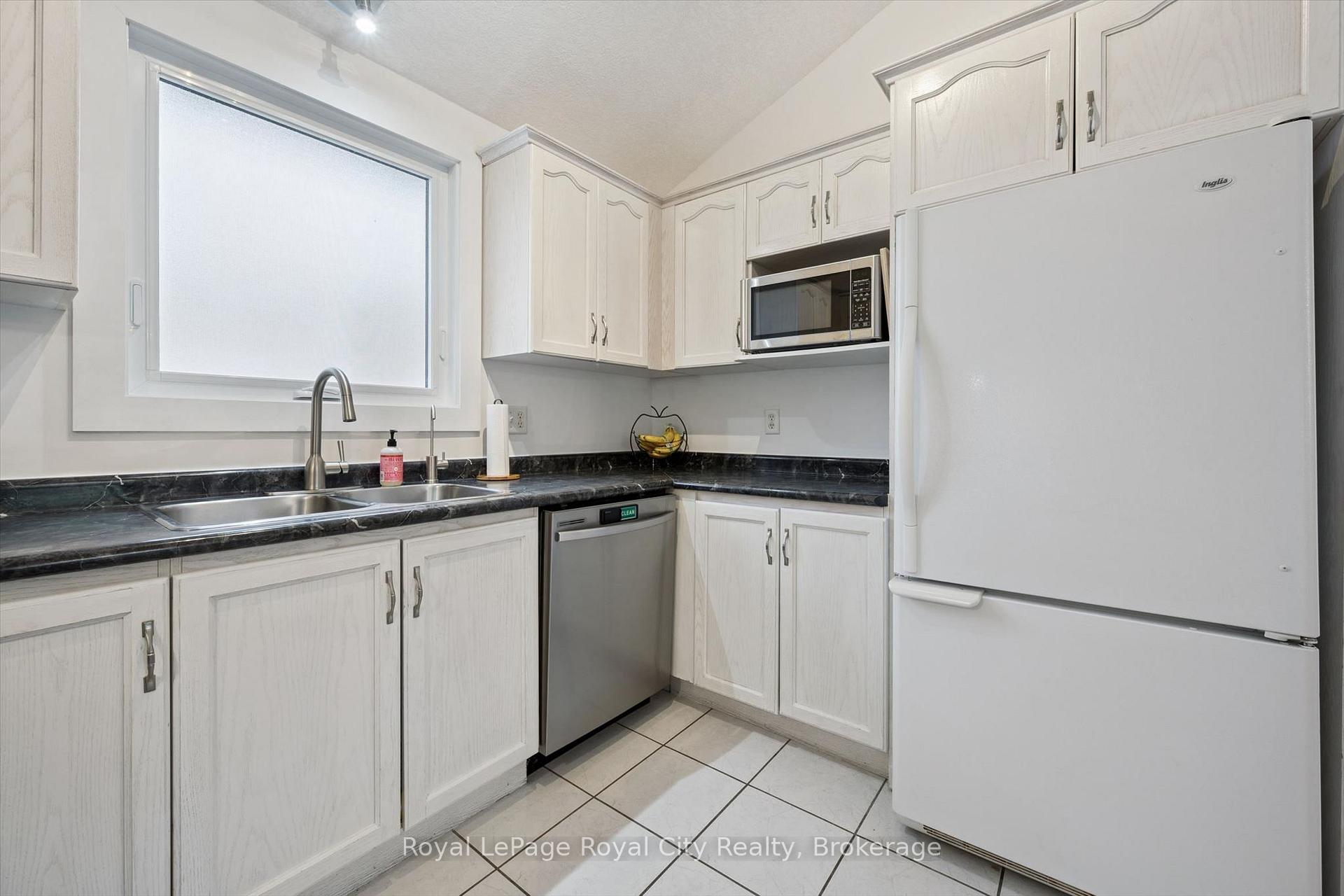 Photo 12 of 38 Borland Drive, Guelph, Clairfields/Hanlon Business Park — HOMEH