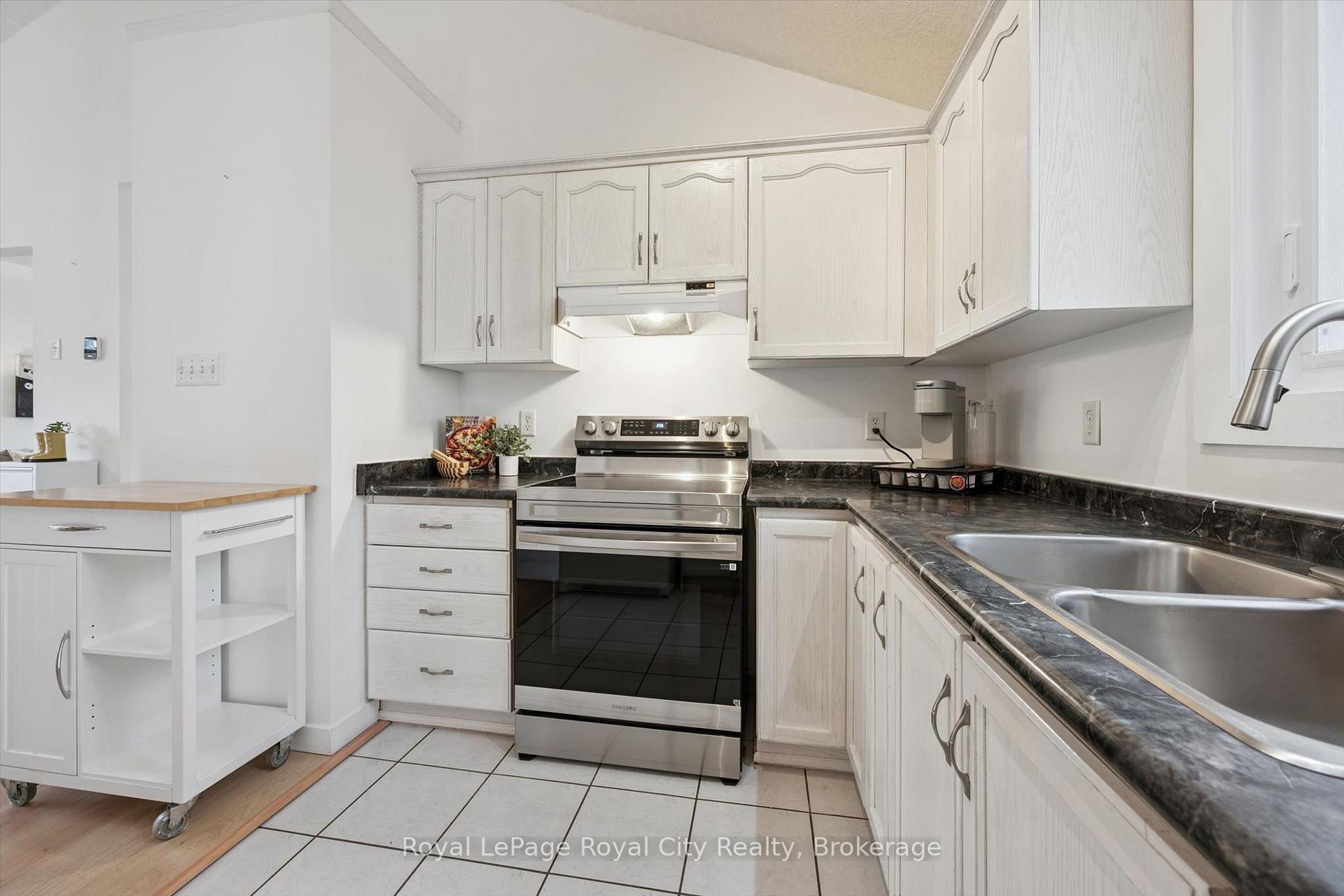 Photo 13 of 38 Borland Drive, Guelph, Clairfields/Hanlon Business Park — HOMEH