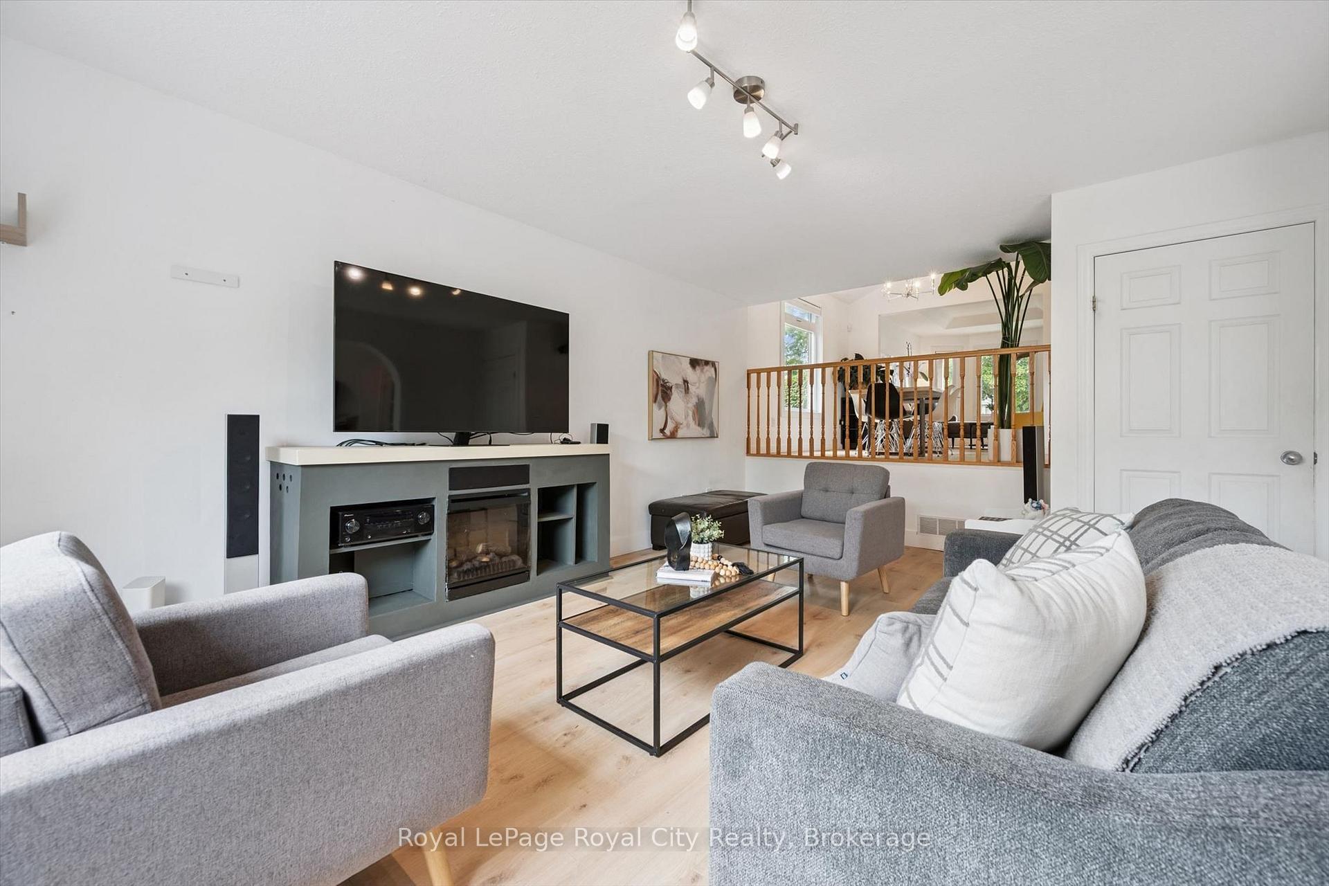 Photo 17 of 38 Borland Drive, Guelph, Clairfields/Hanlon Business Park — HOMEH