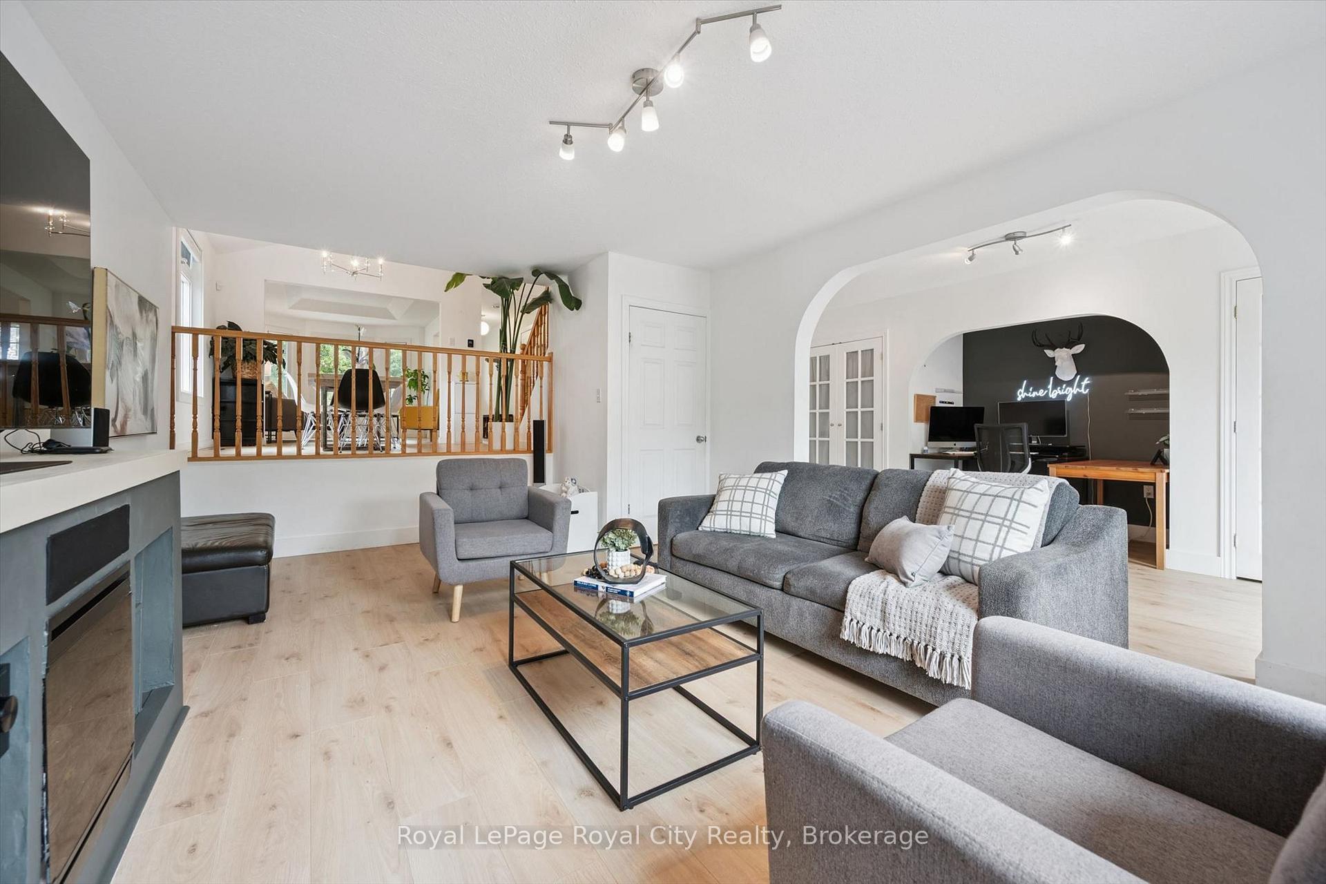Photo 18 of 38 Borland Drive, Guelph, Clairfields/Hanlon Business Park — HOMEH