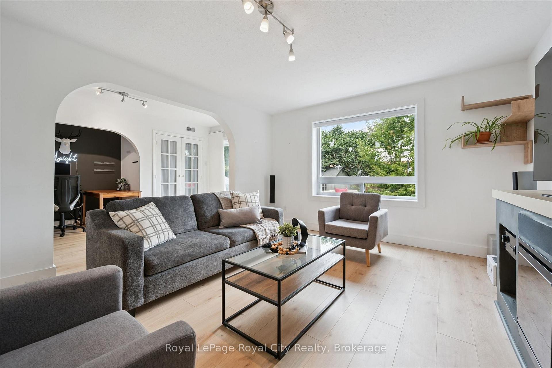 Photo 19 of 38 Borland Drive, Guelph, Clairfields/Hanlon Business Park — HOMEH