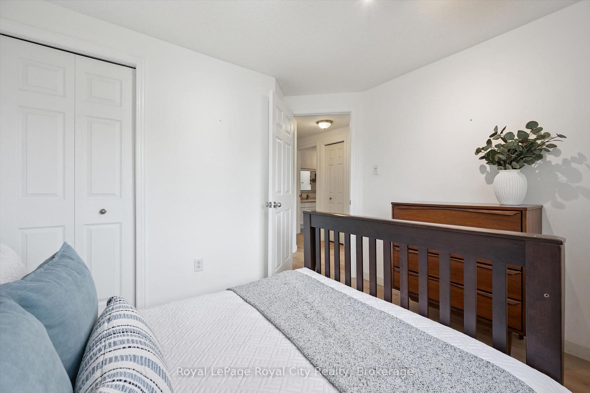 Photo 22 of 38 Borland Drive, Guelph, Clairfields/Hanlon Business Park — HOMEH