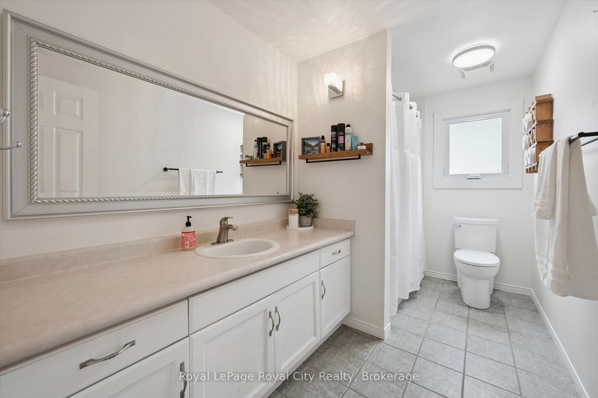 Photo 25 of 38 Borland Drive, Guelph, Clairfields/Hanlon Business Park — HOMEH