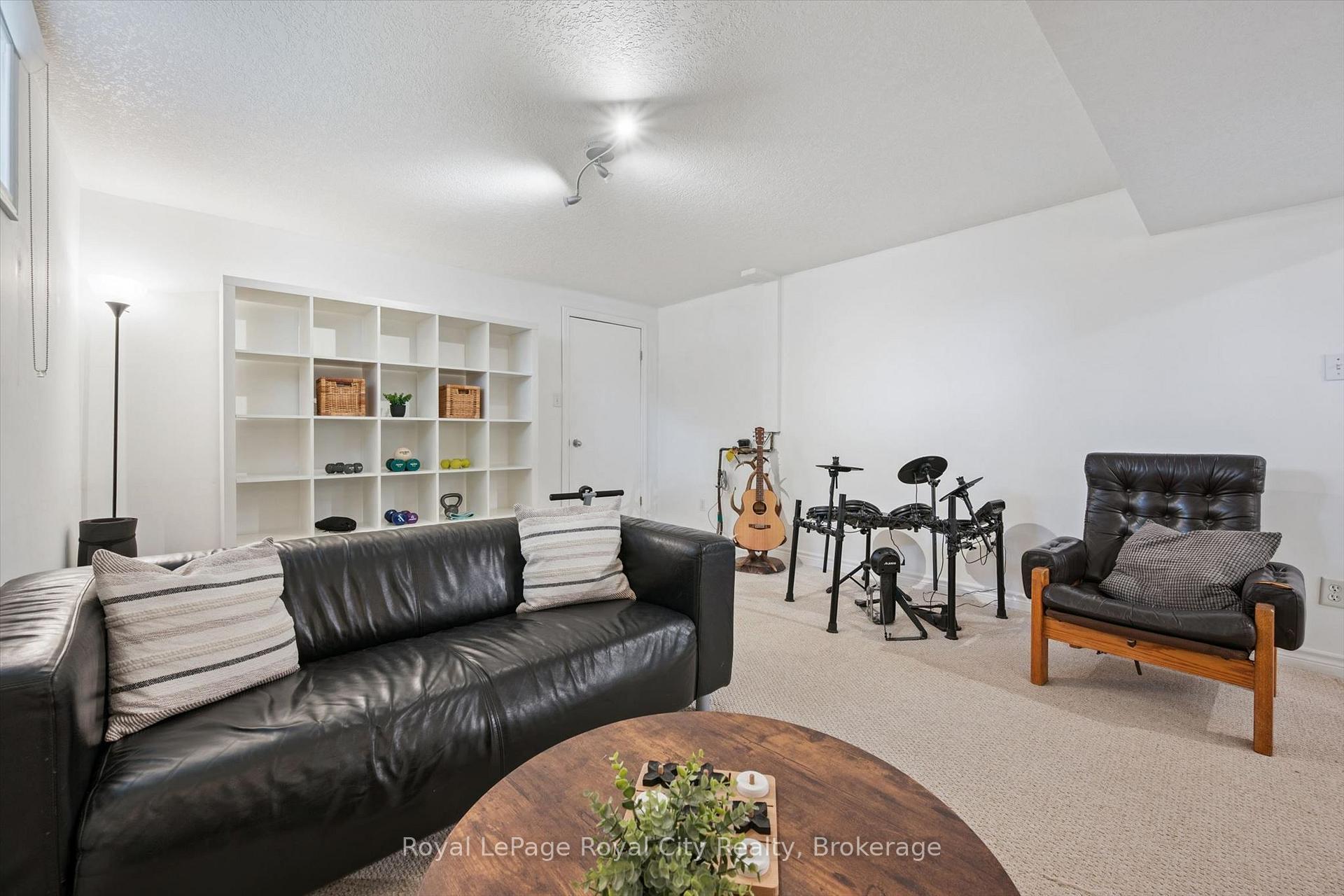 Photo 29 of 38 Borland Drive, Guelph, Clairfields/Hanlon Business Park — HOMEH